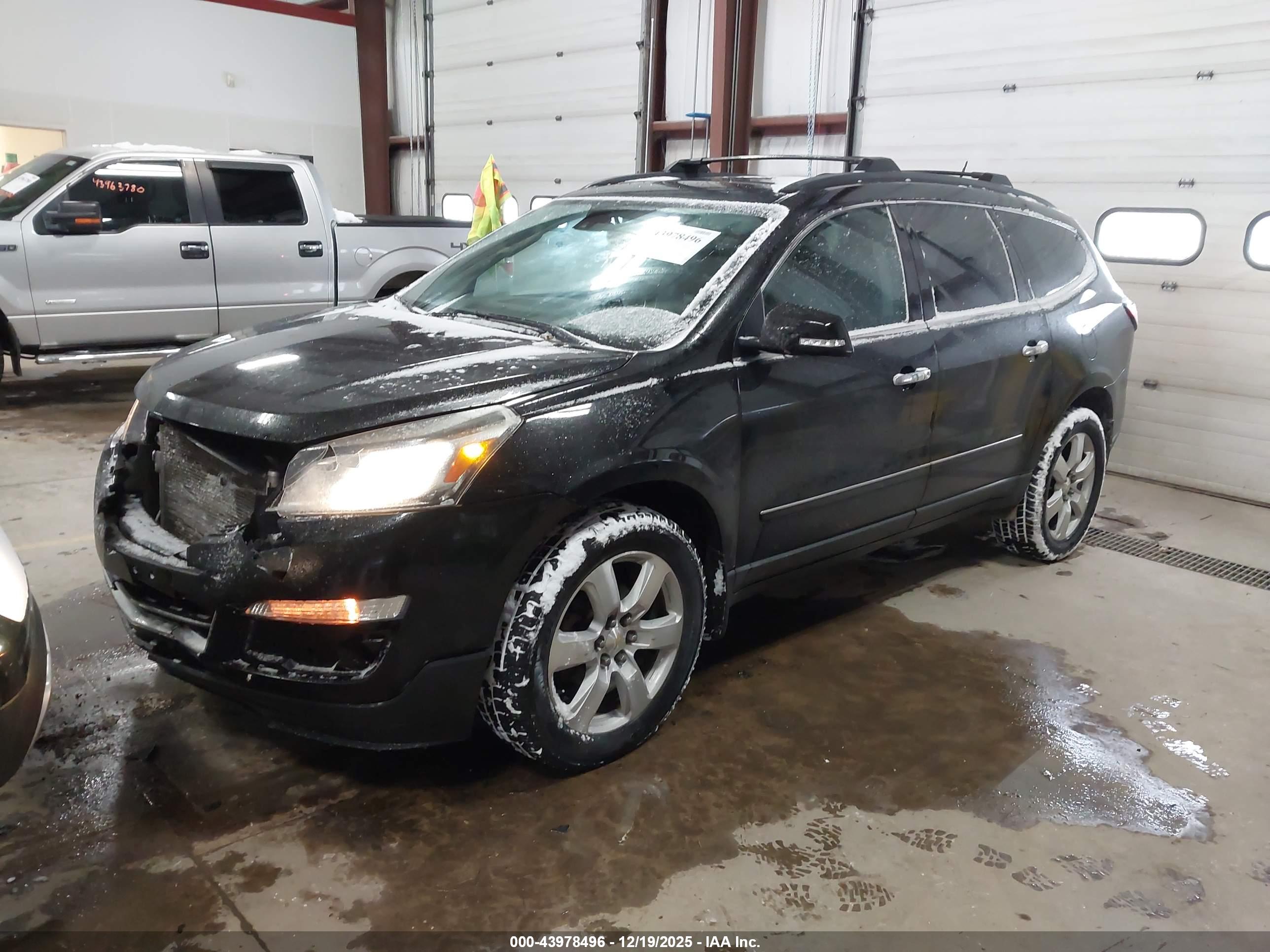 CHEVROLET TRAVERSE image 2