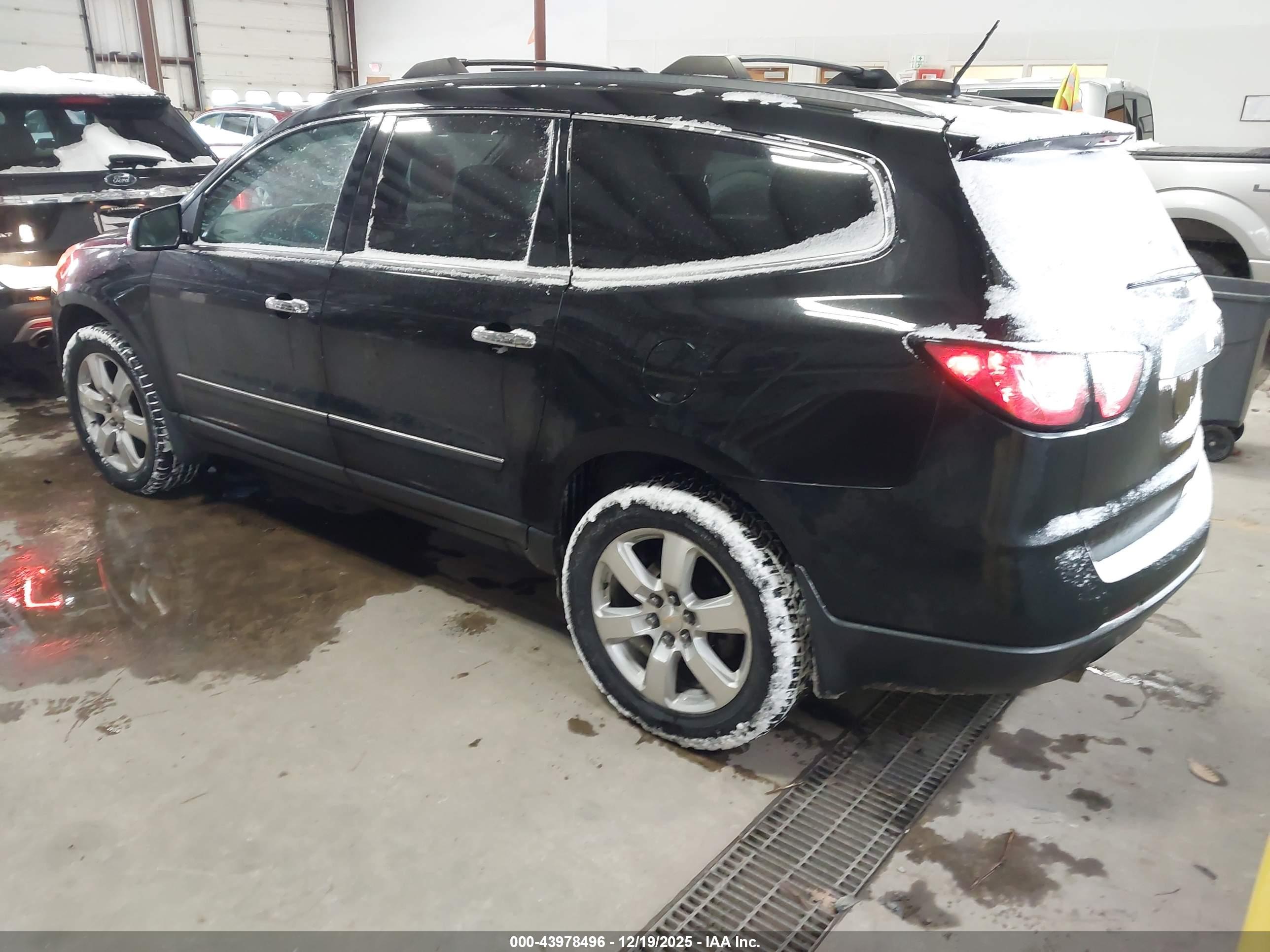 CHEVROLET TRAVERSE image 3