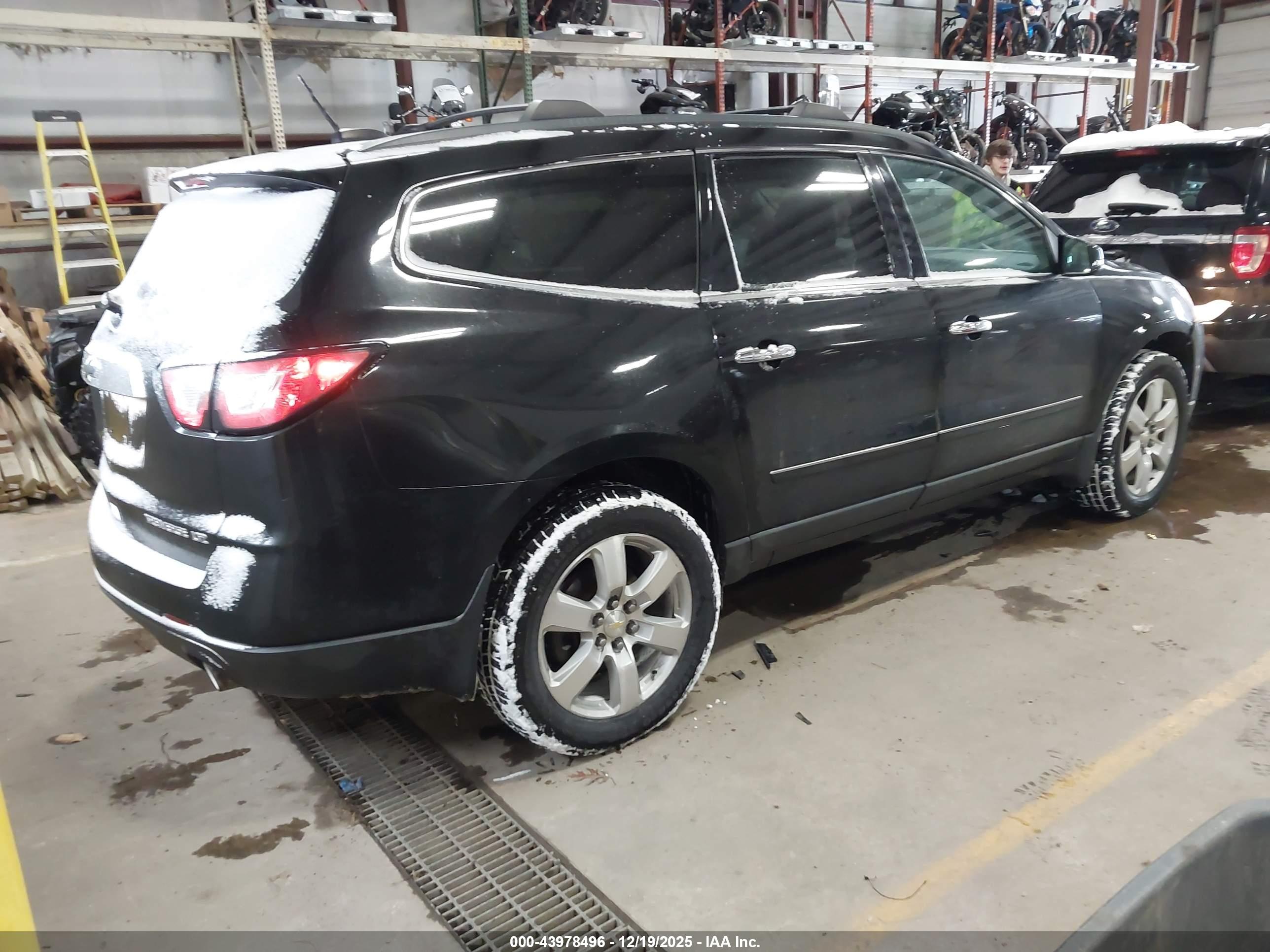 CHEVROLET TRAVERSE image 4