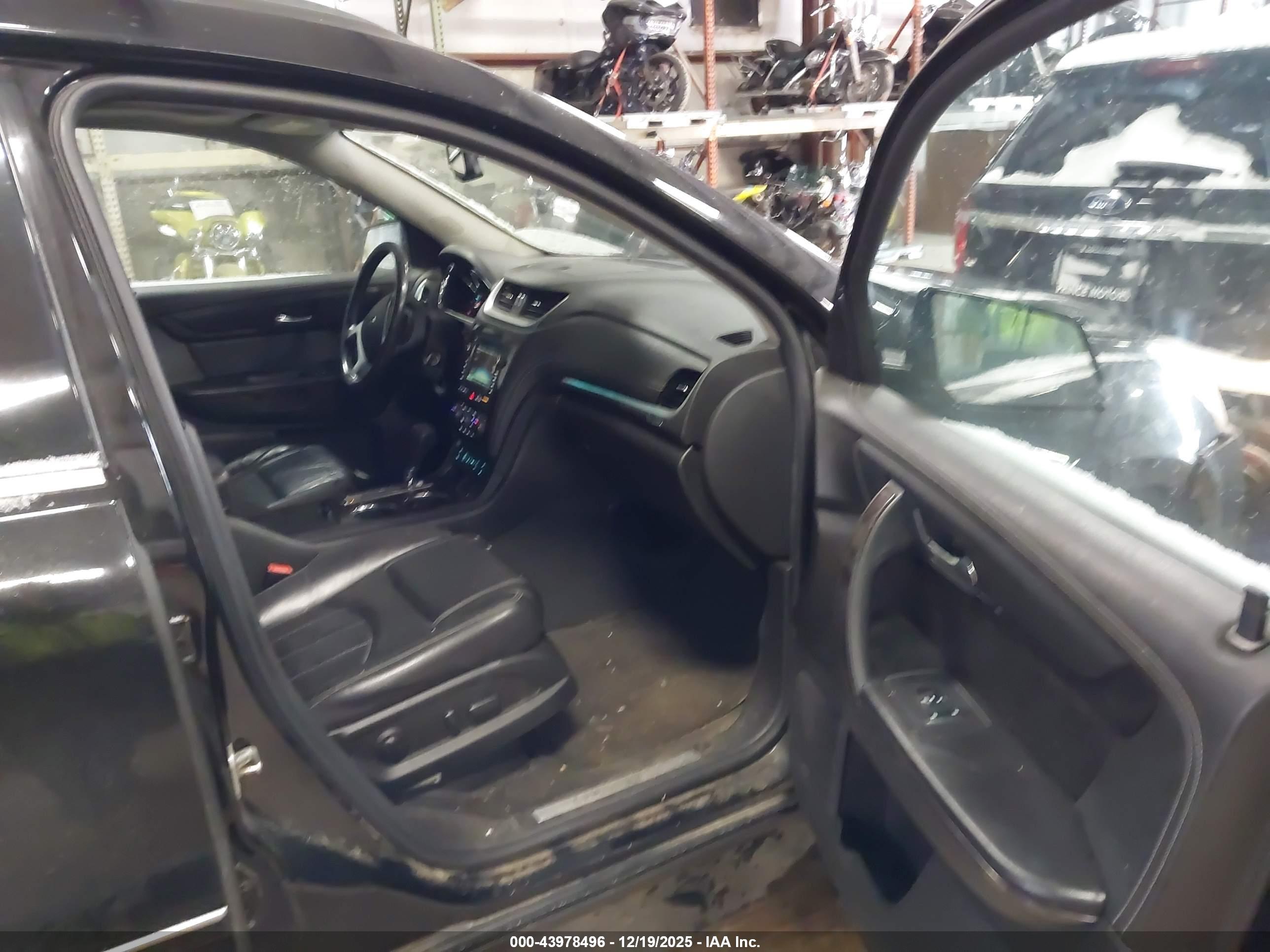 CHEVROLET TRAVERSE image 5