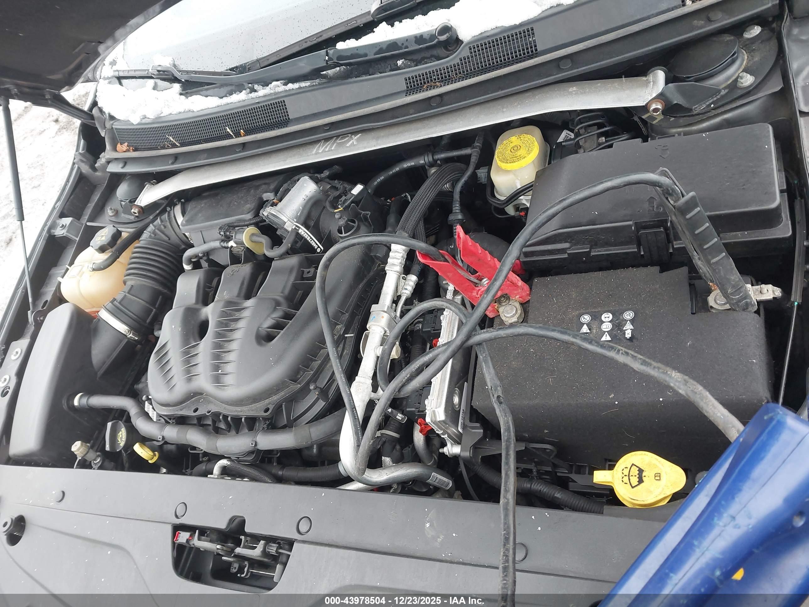 CHRYSLER 200 image 10