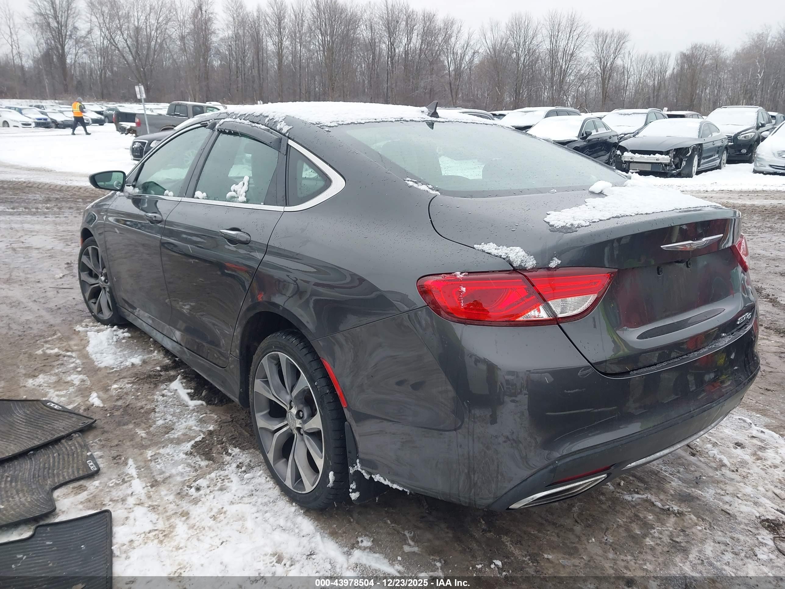 CHRYSLER 200 image 3
