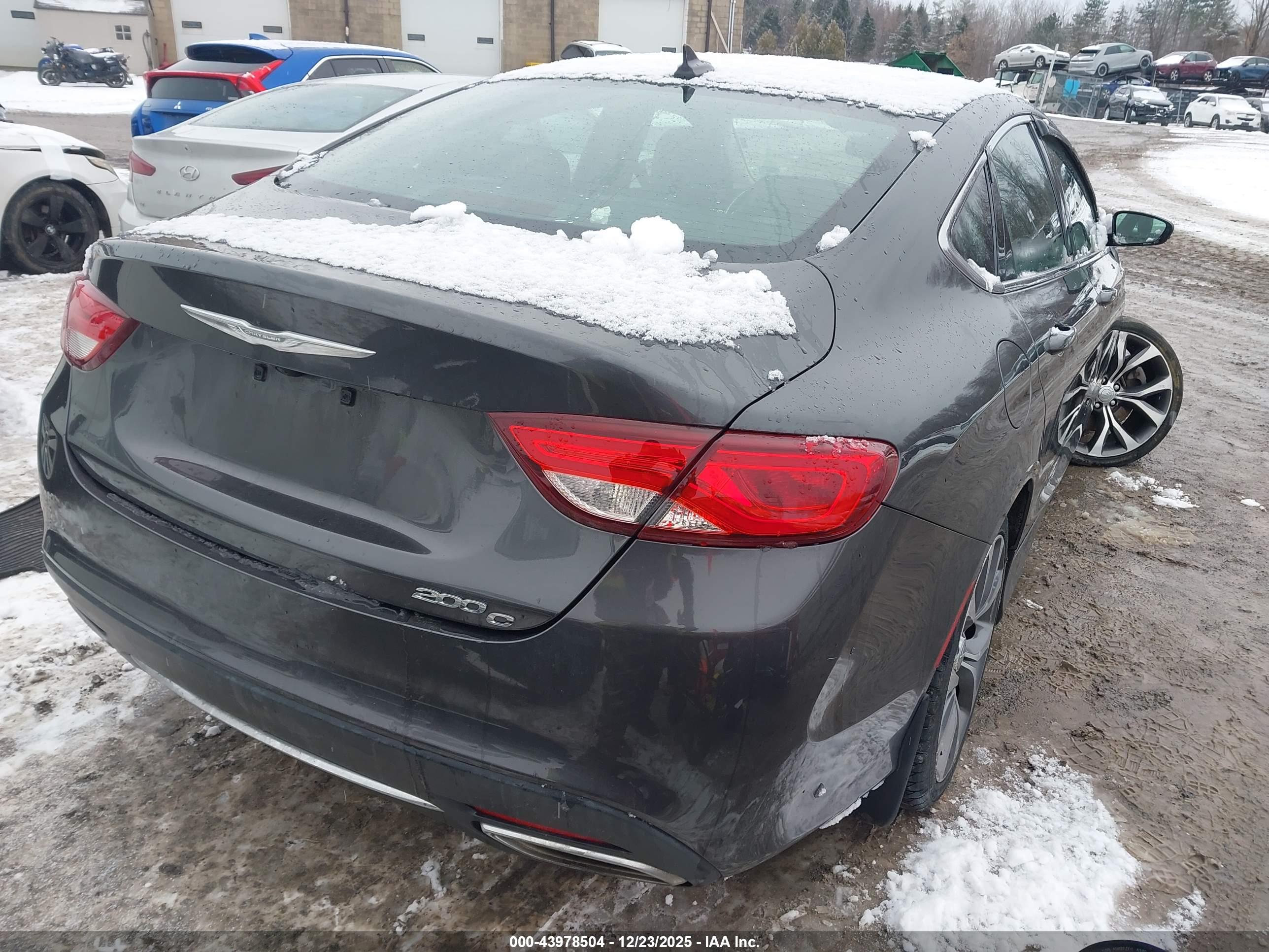 CHRYSLER 200 image 4