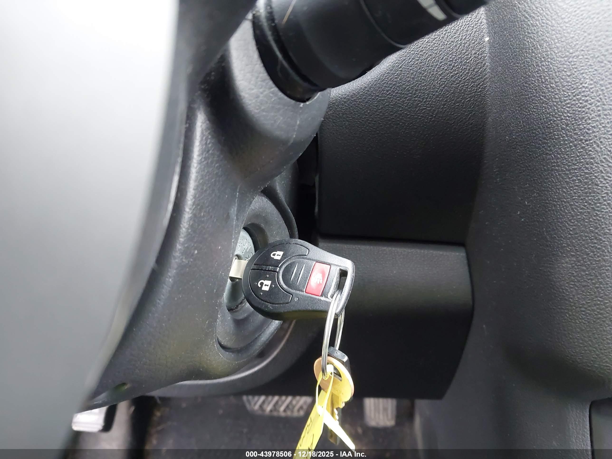 NISSAN ROGUE image 11