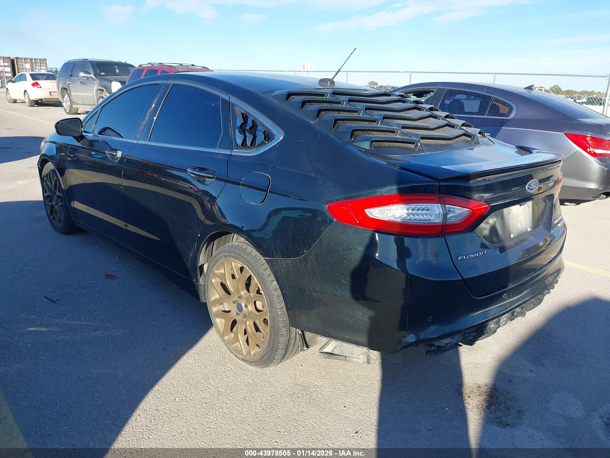 FORD FUSION image 3