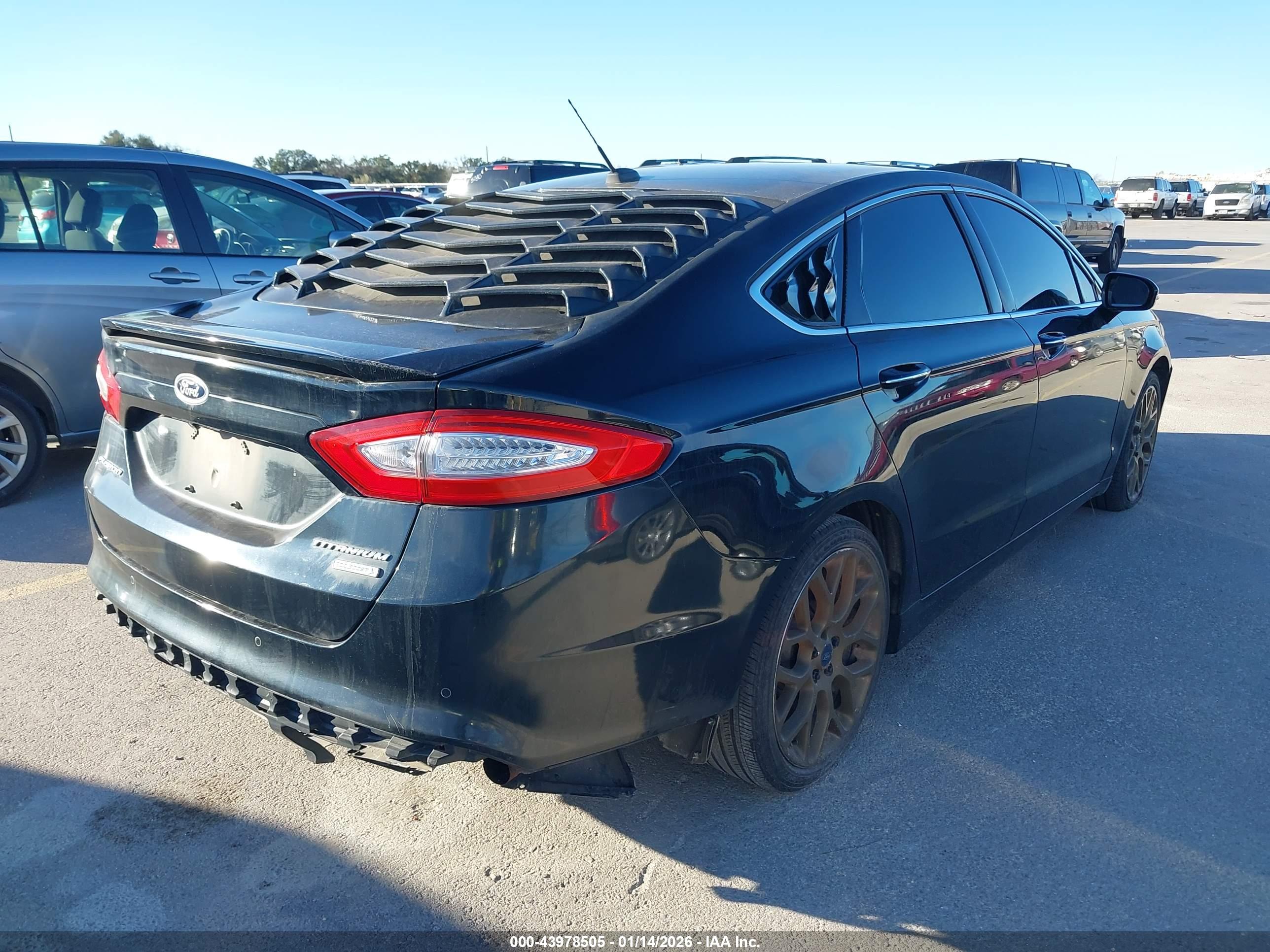 FORD FUSION image 4