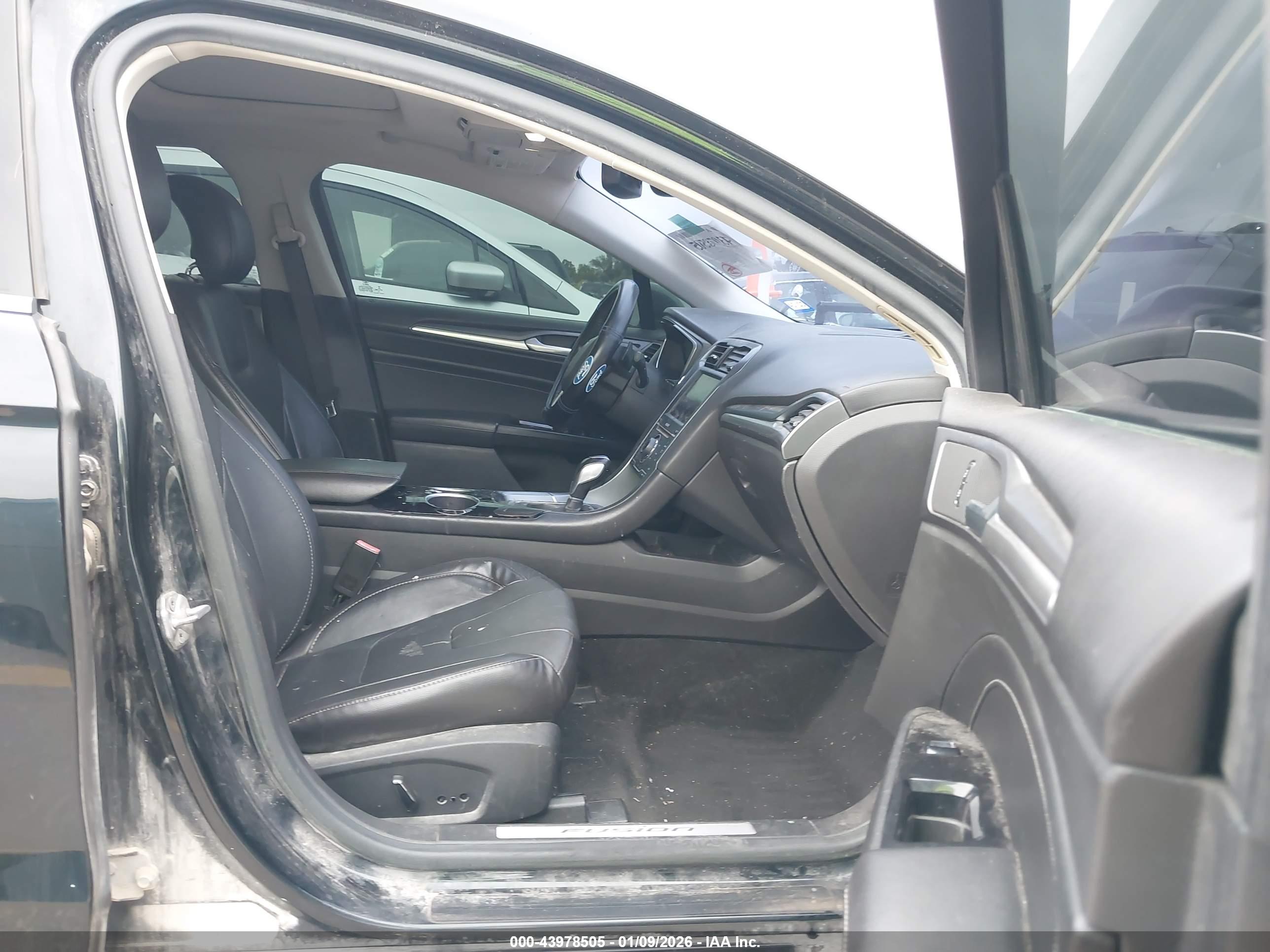FORD FUSION image 5
