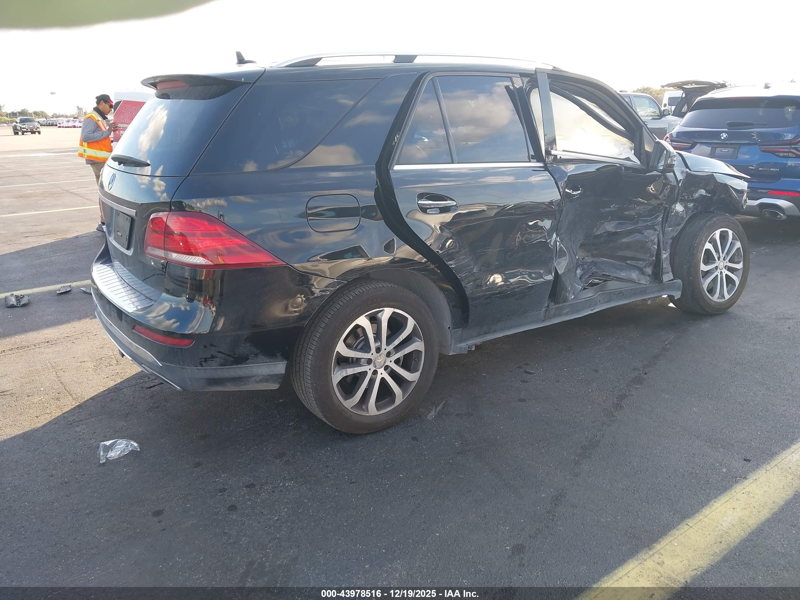 MERCEDES-BENZ GLE image 4