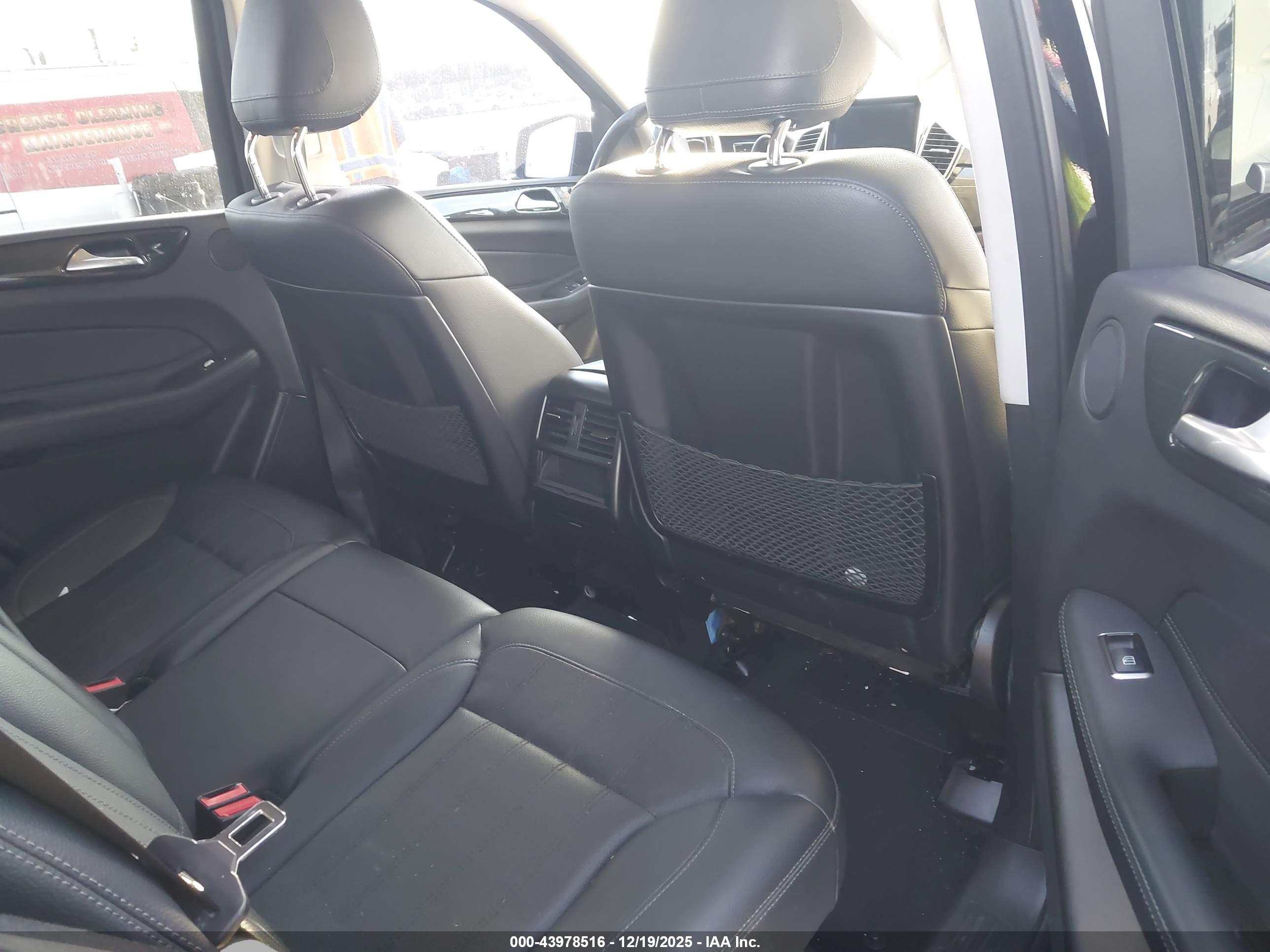 MERCEDES-BENZ GLE image 8