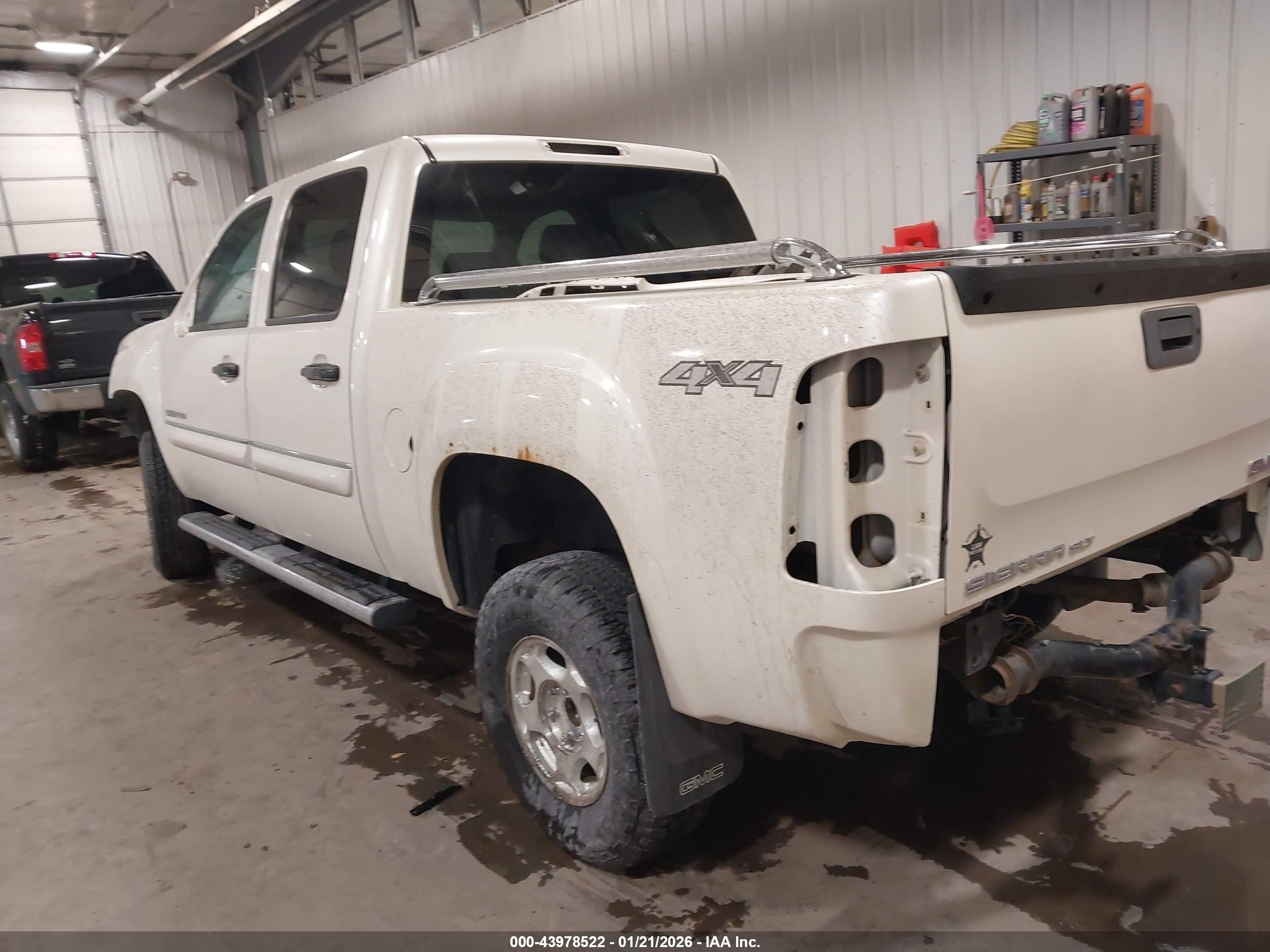 GMC SIERRA image 3
