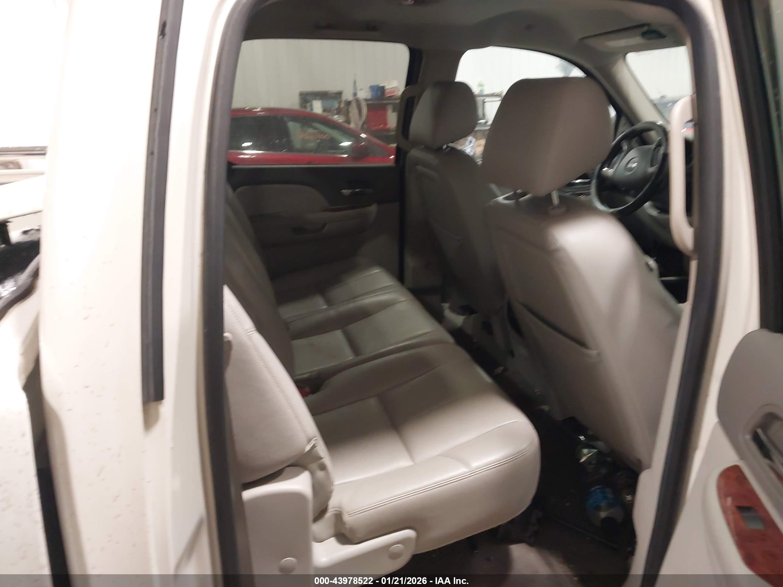 GMC SIERRA image 8