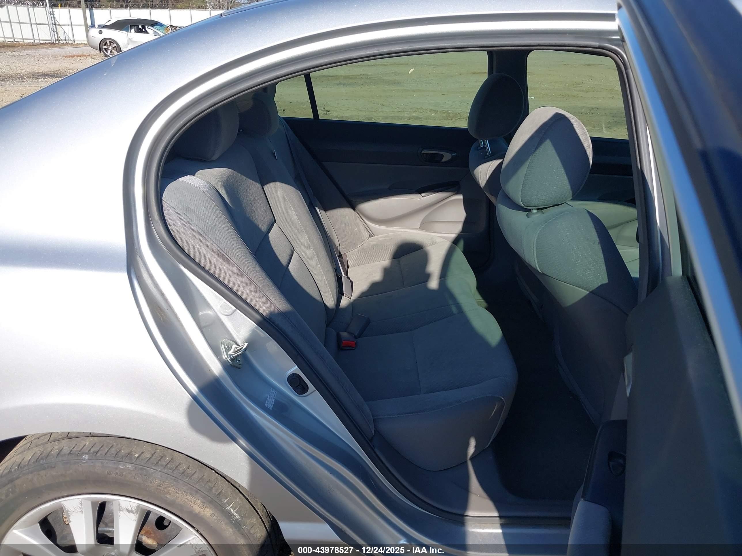 HONDA CIVIC image 8