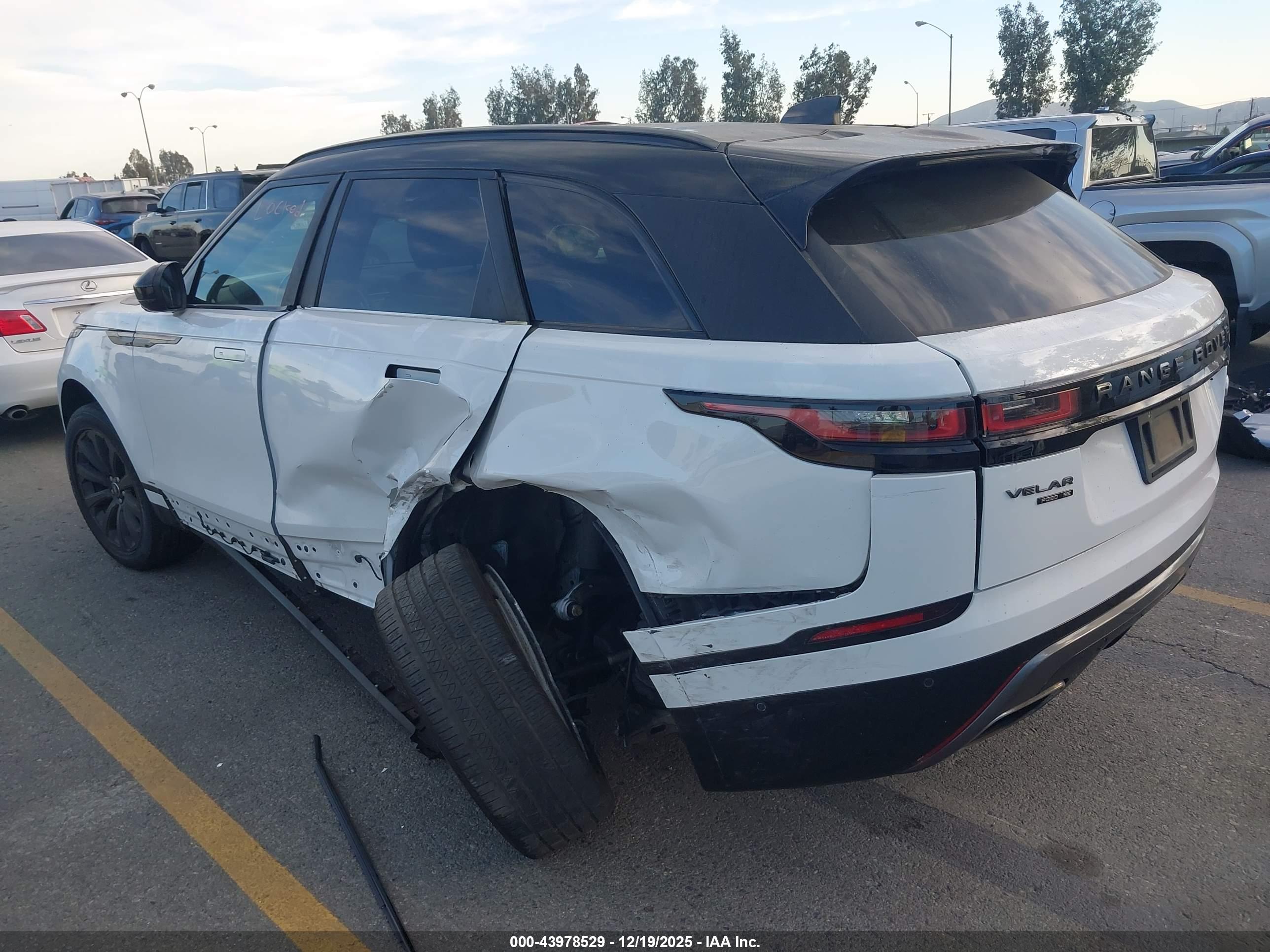 LAND ROVER image 3
