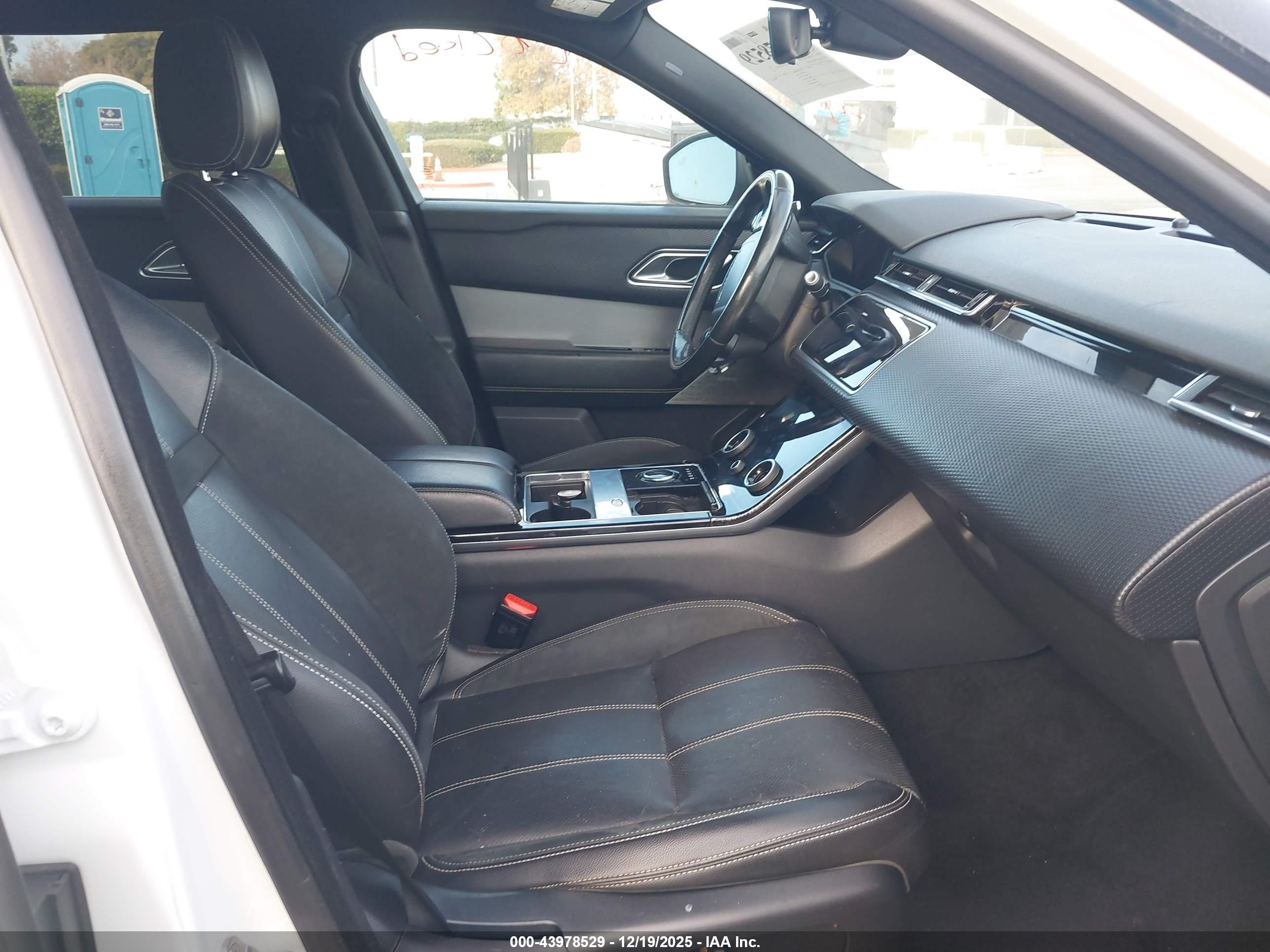 LAND ROVER image 5