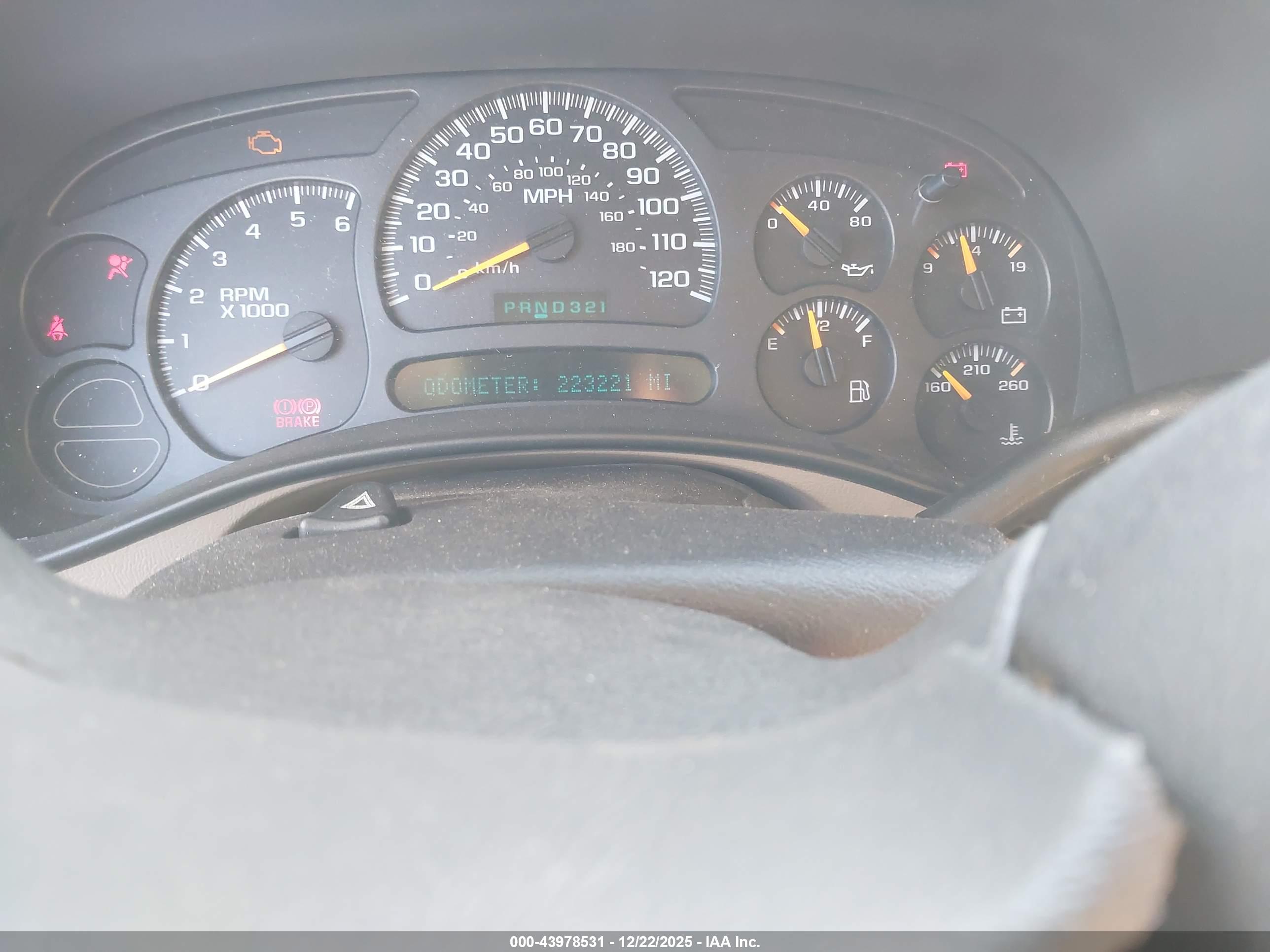 CHEVROLET TAHOE image 7