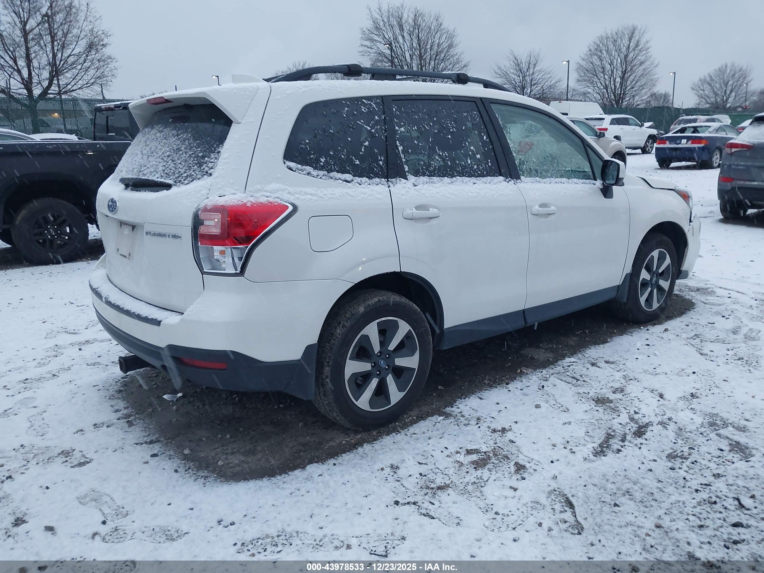 SUBARU FORESTER image 4