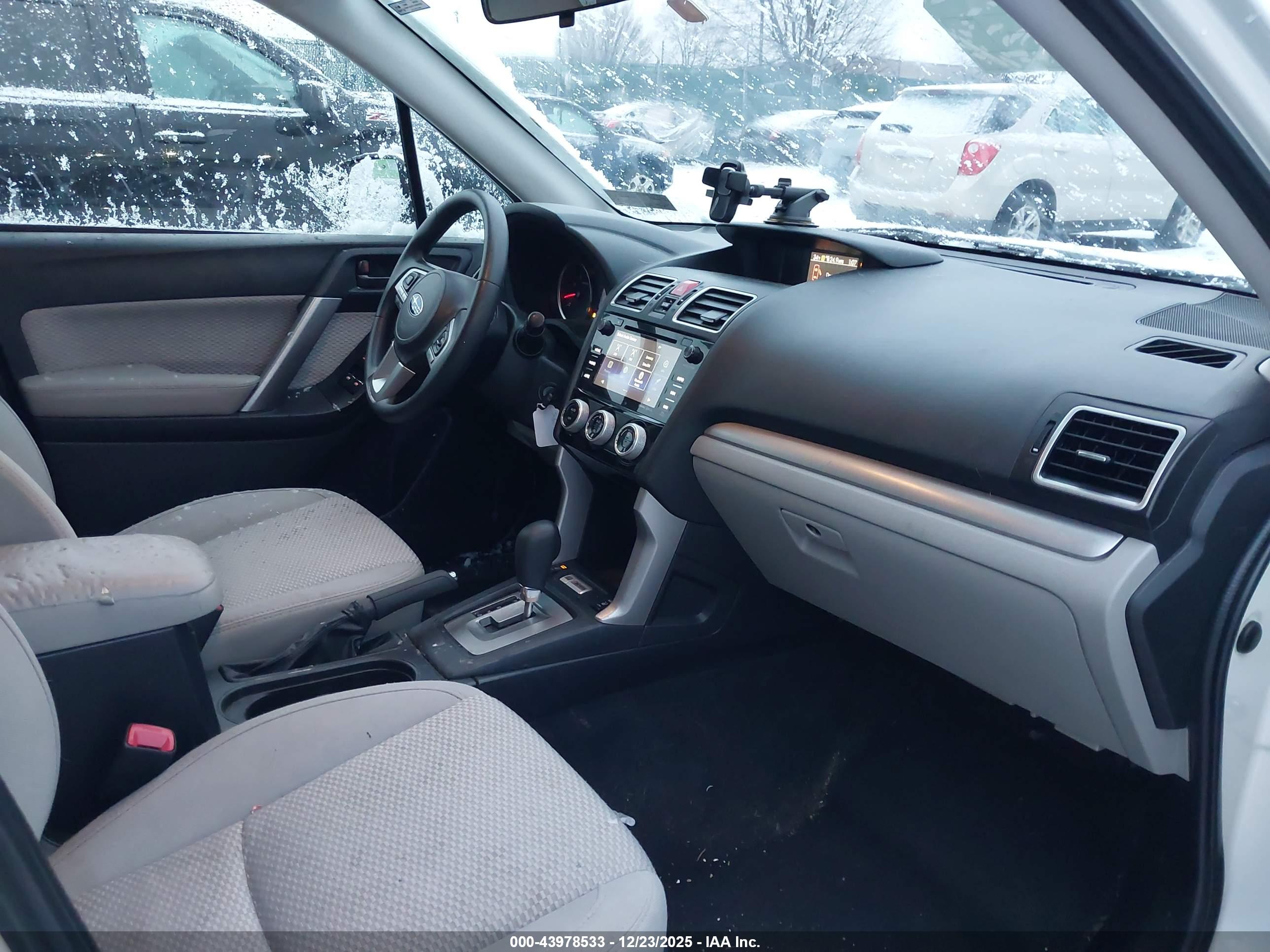 SUBARU FORESTER image 5