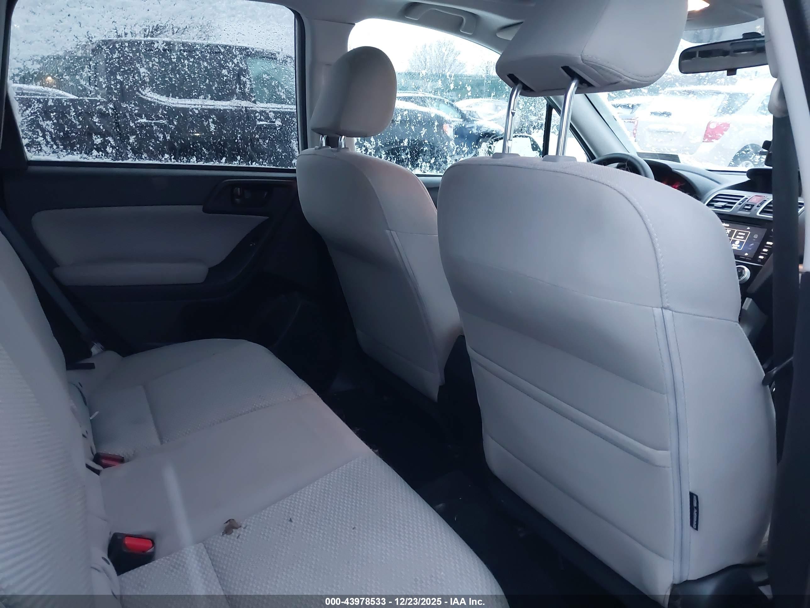 SUBARU FORESTER image 8