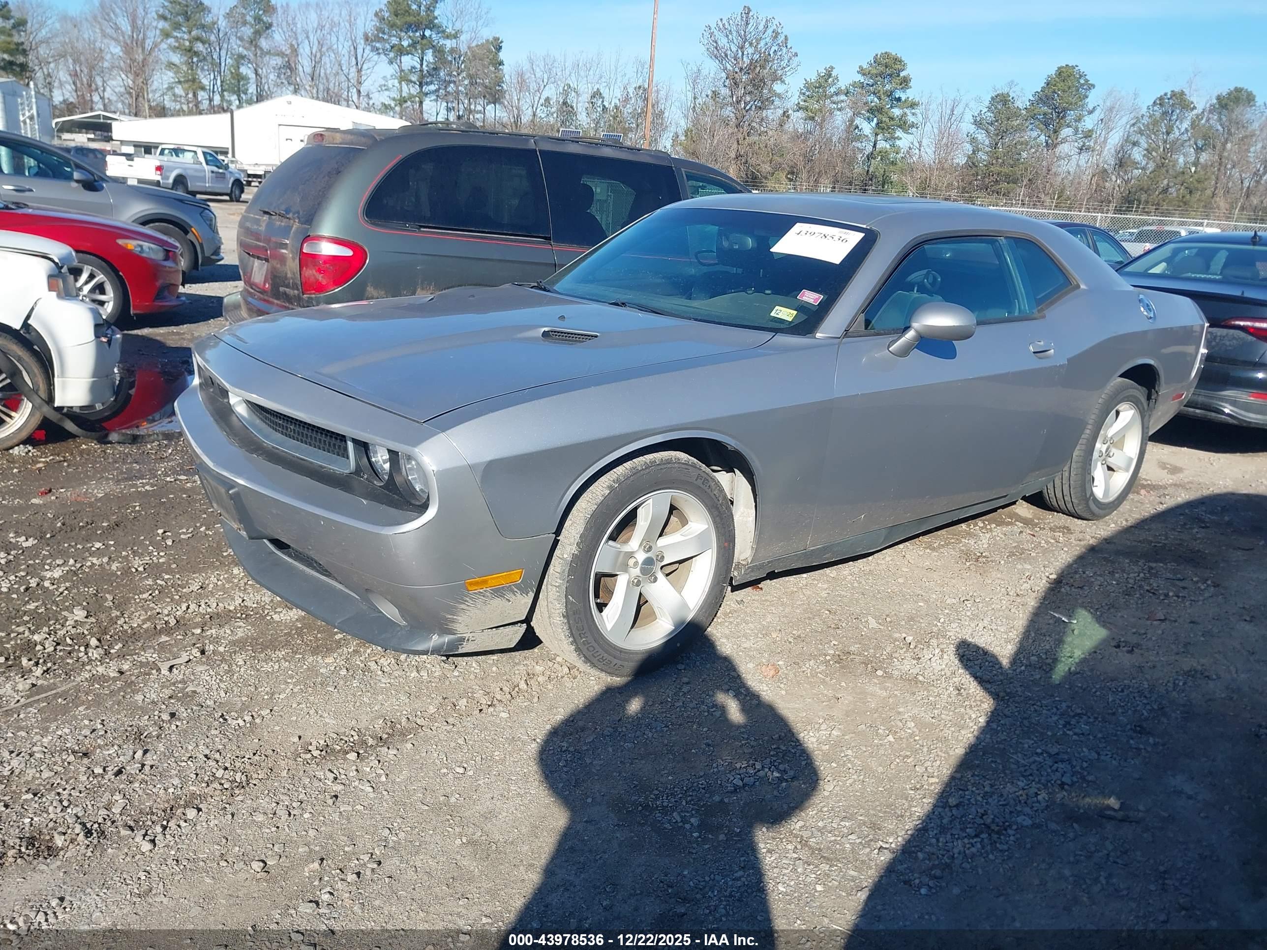 DODGE CHALLENGER image 2