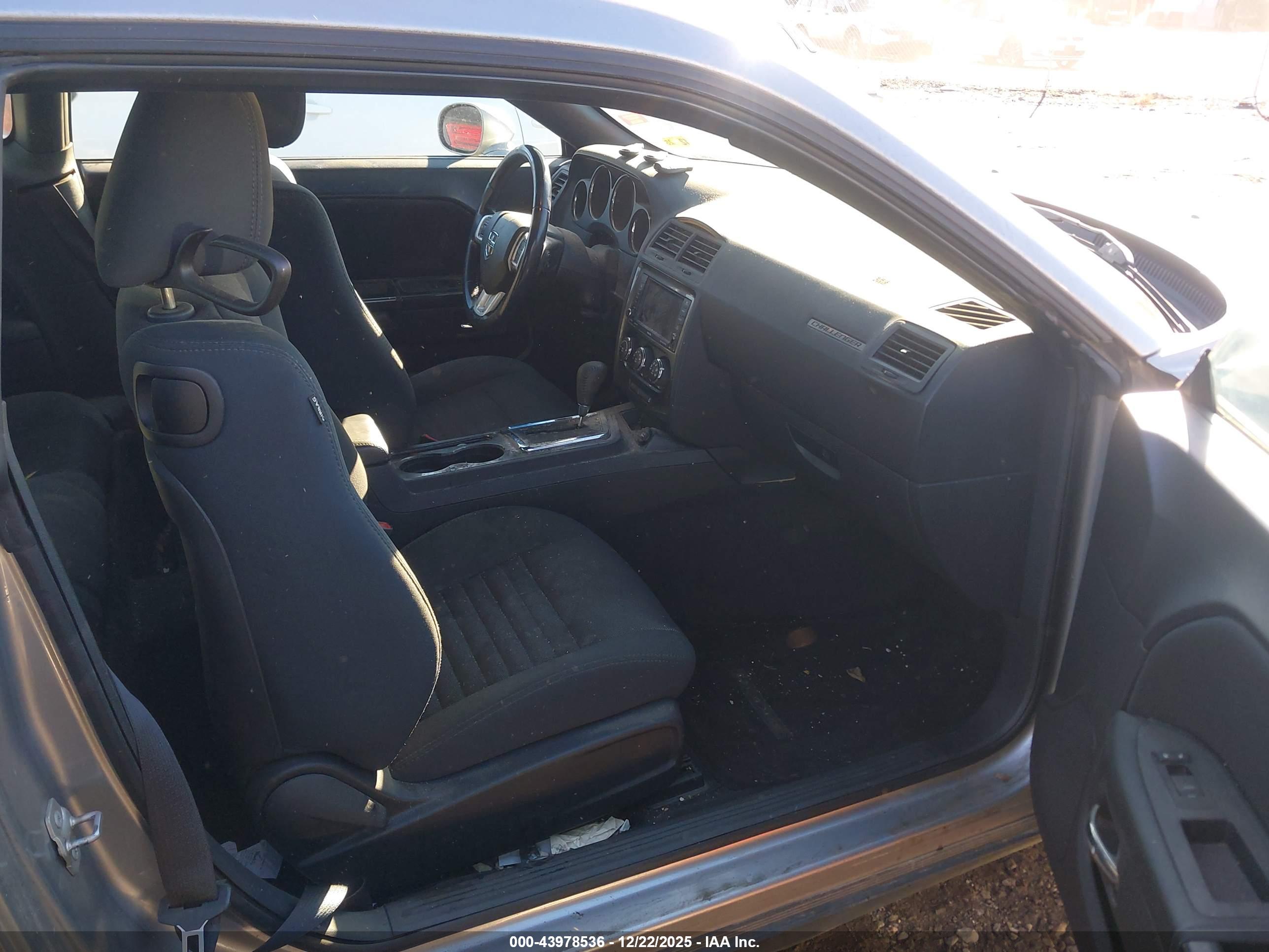 DODGE CHALLENGER image 5
