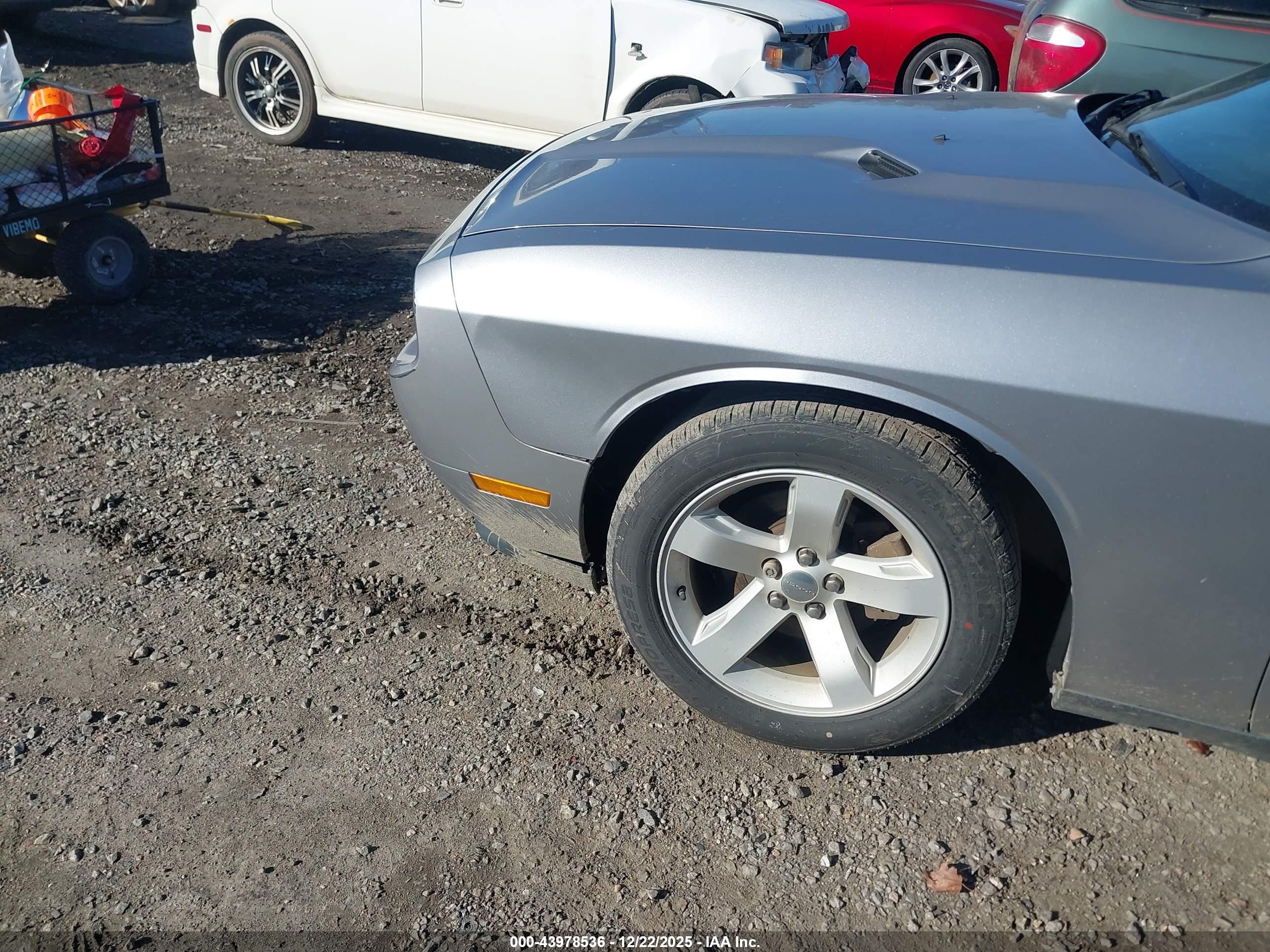 DODGE CHALLENGER image 6