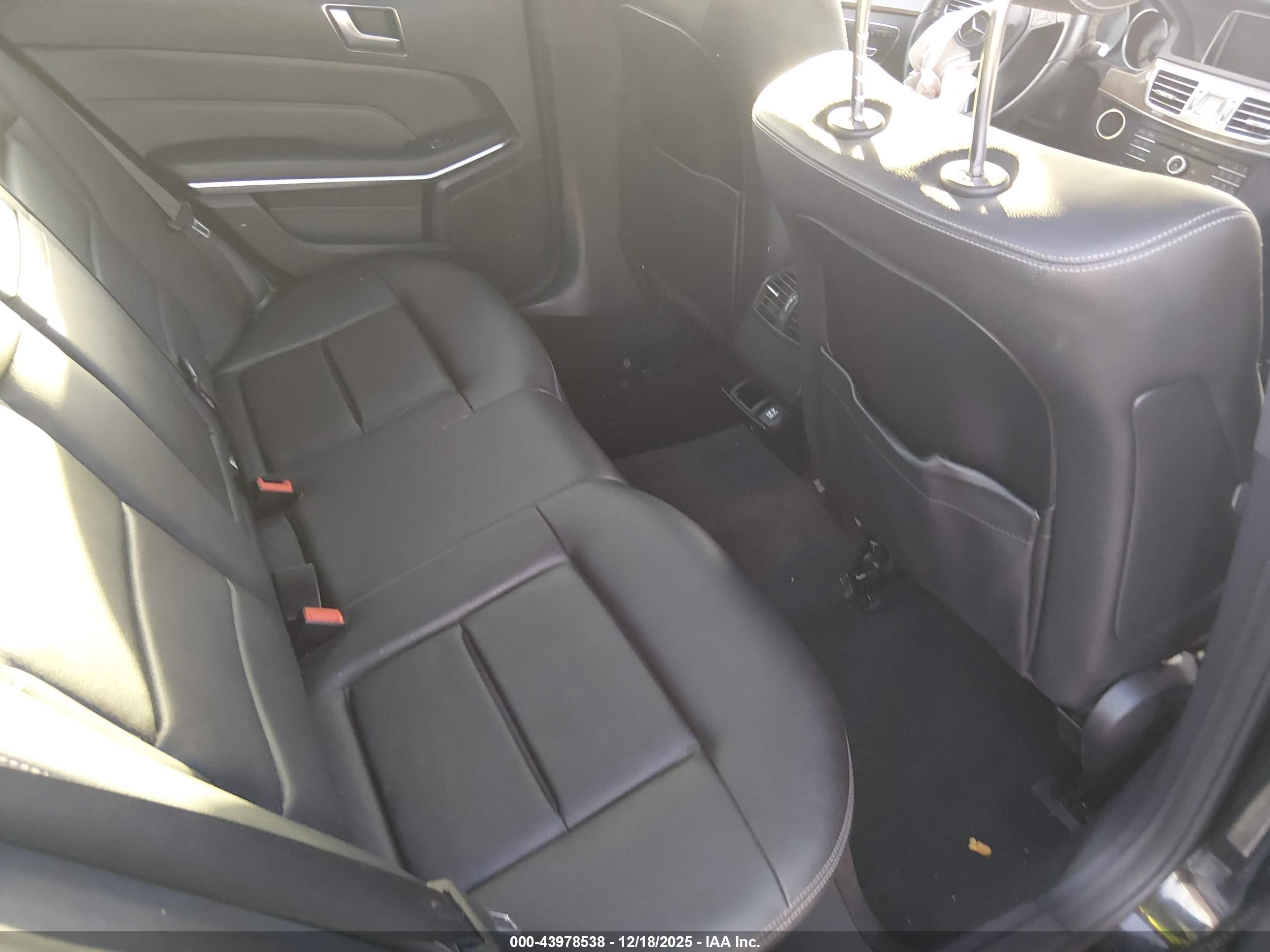 MERCEDES-BENZ E image 8
