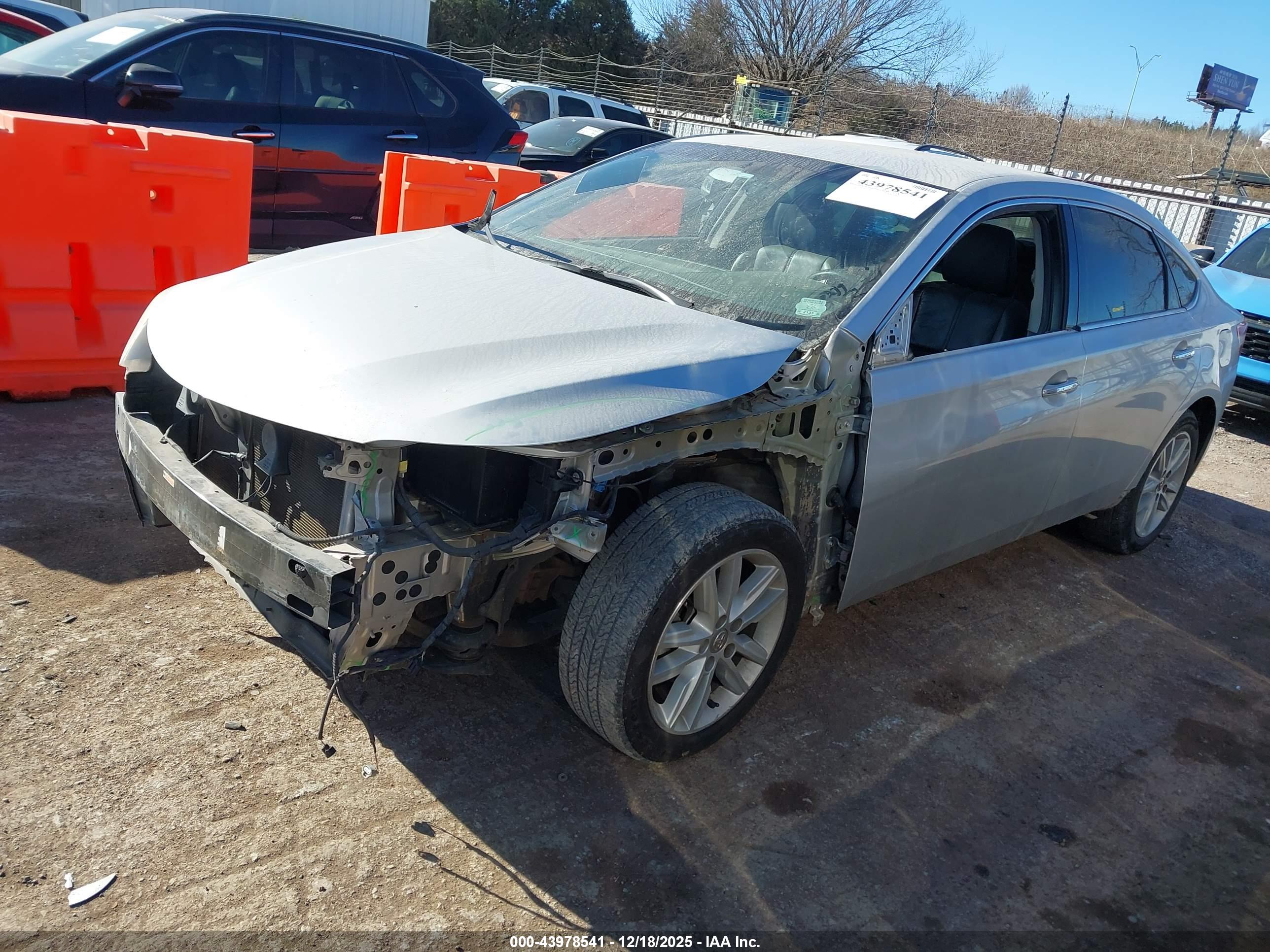 TOYOTA AVALON image 2