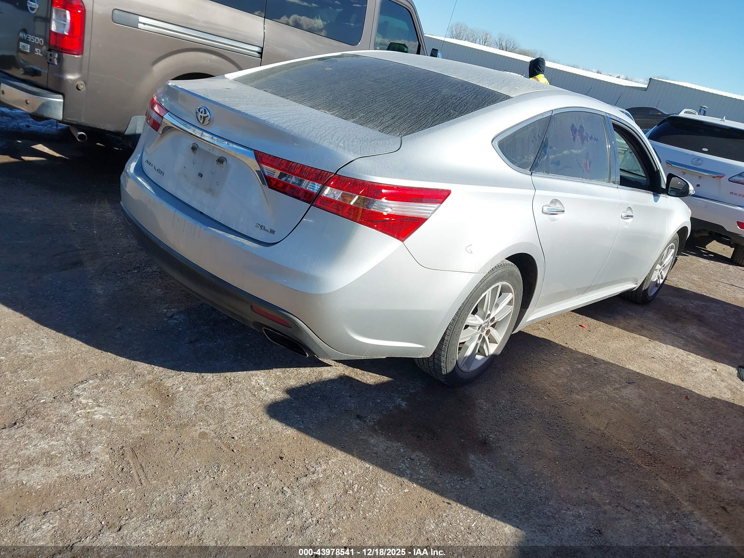 TOYOTA AVALON image 4