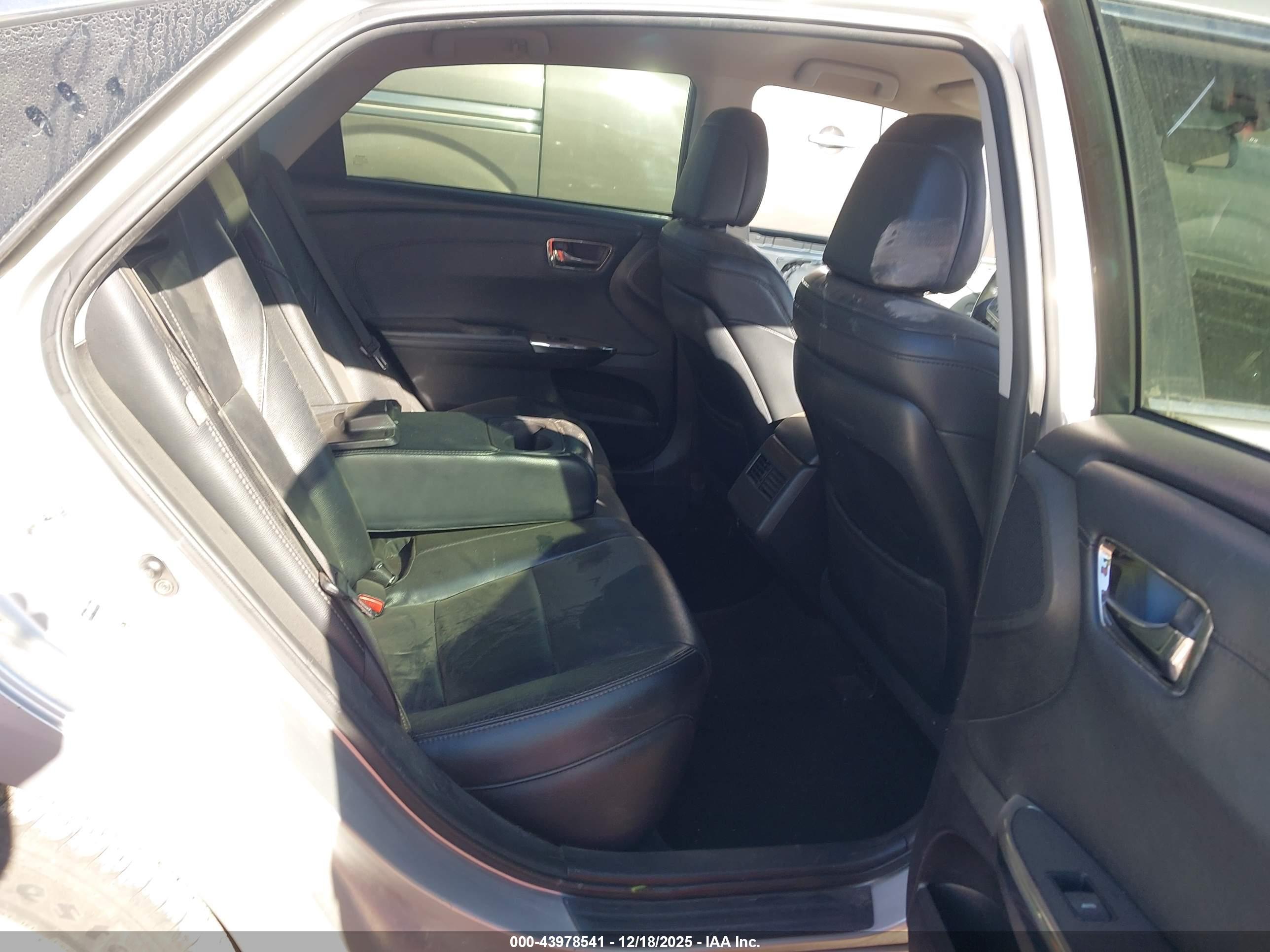 TOYOTA AVALON image 8