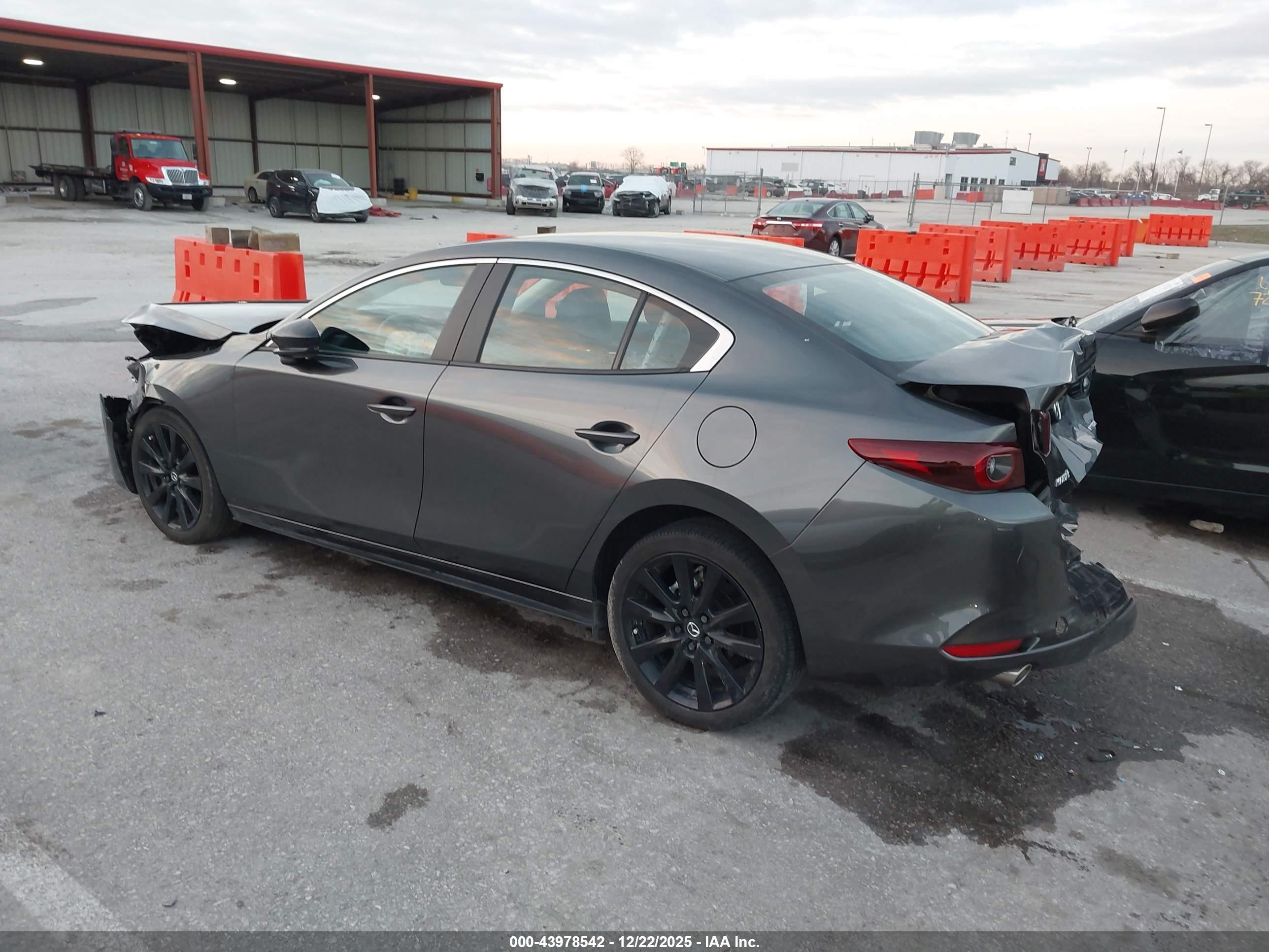 MAZDA MAZDA3 image 3