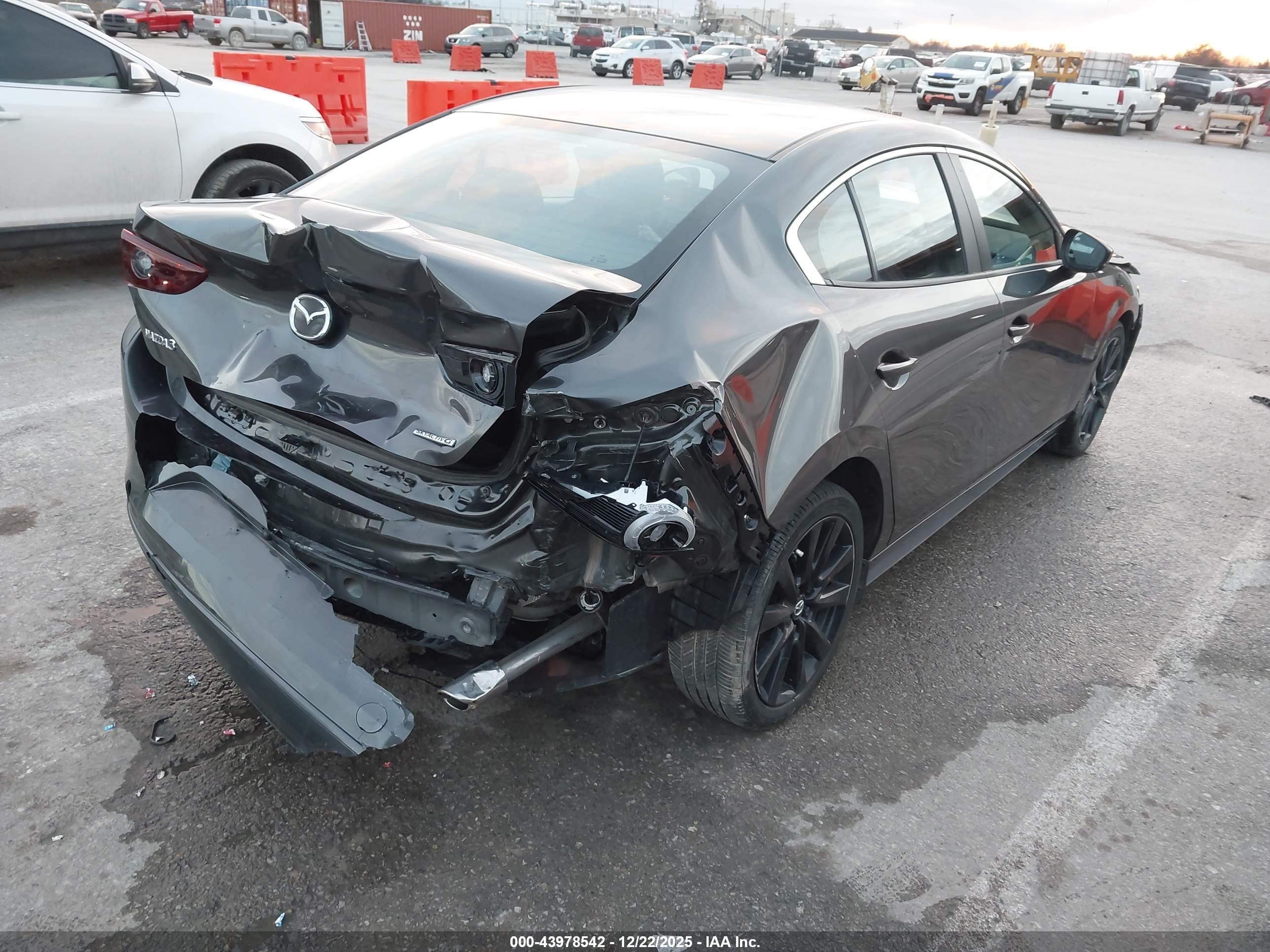 MAZDA MAZDA3 image 4