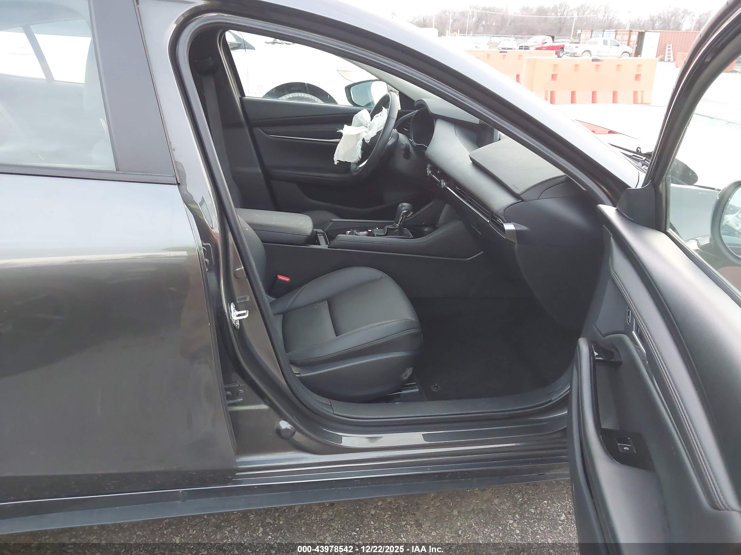 MAZDA MAZDA3 image 5