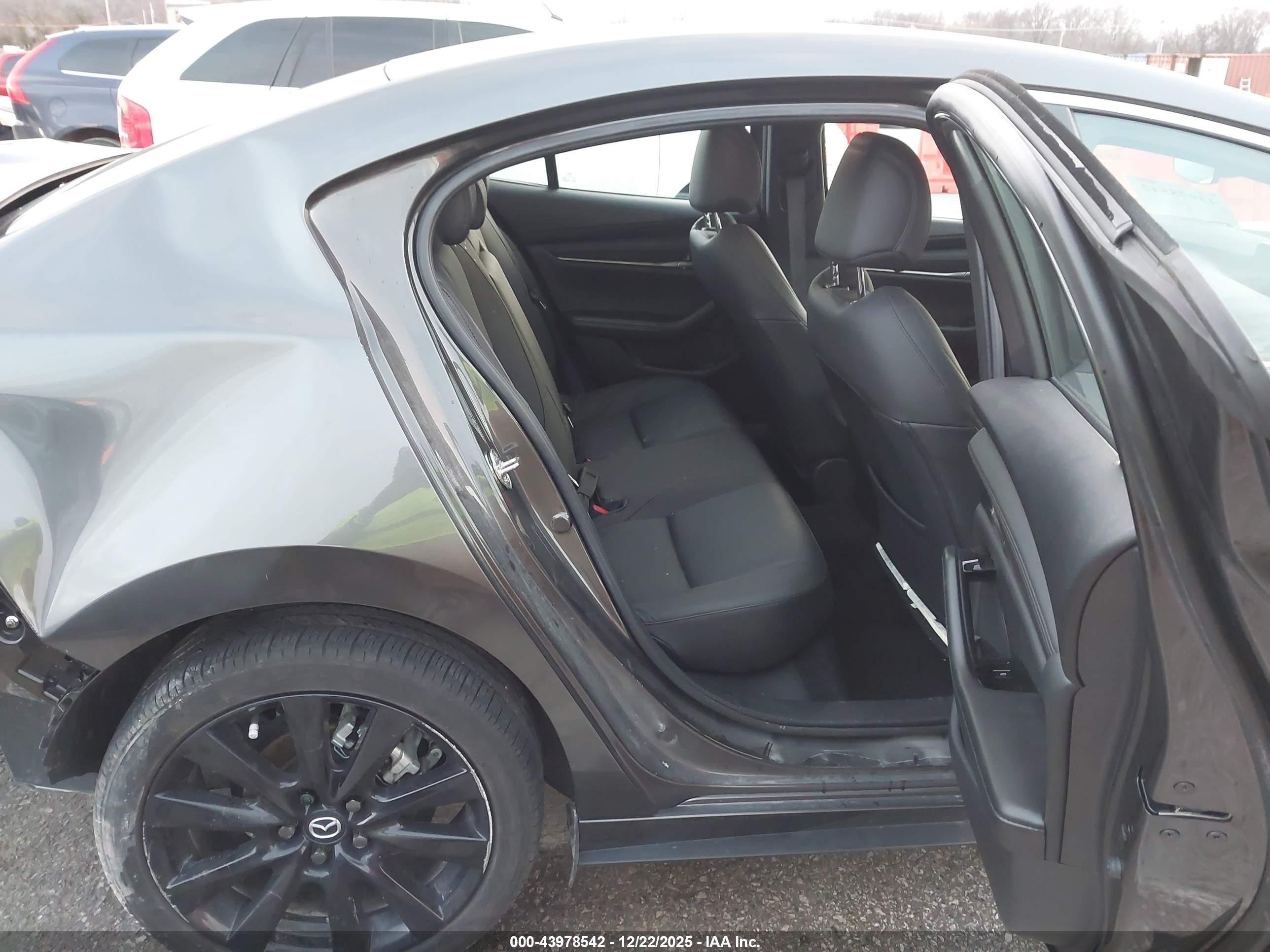 MAZDA MAZDA3 image 8