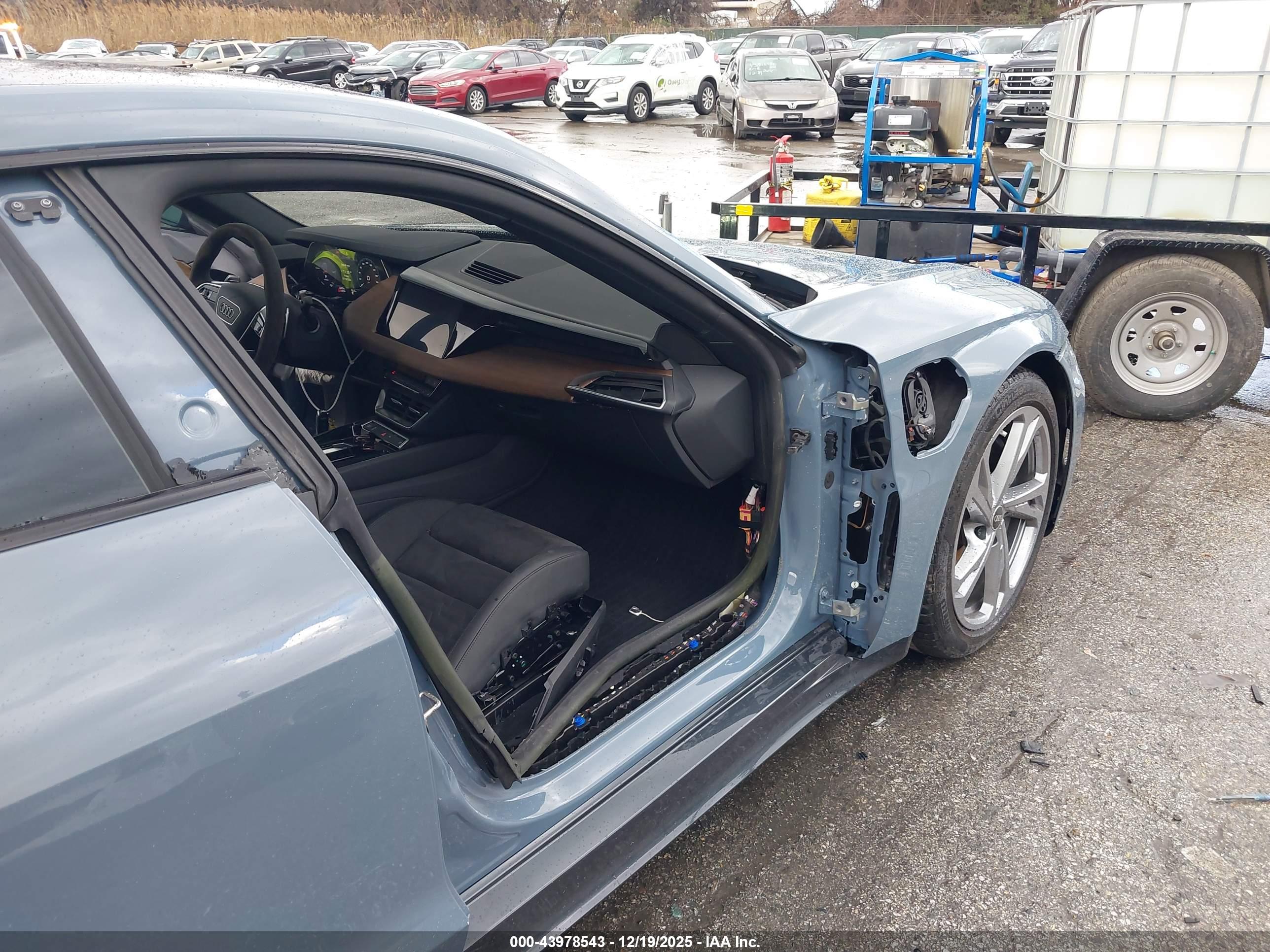 AUDI E-TRON image 6