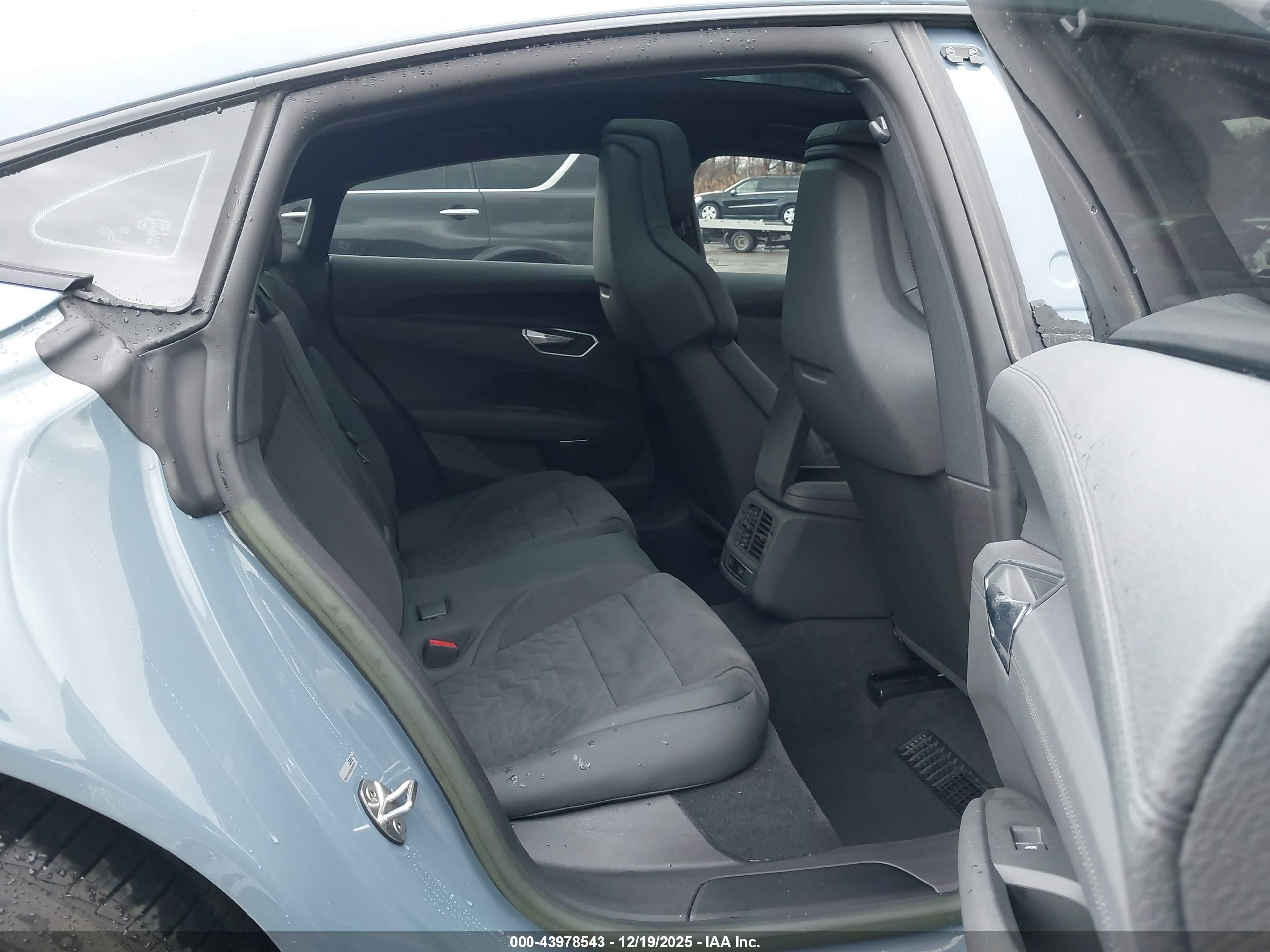 AUDI E-TRON image 8