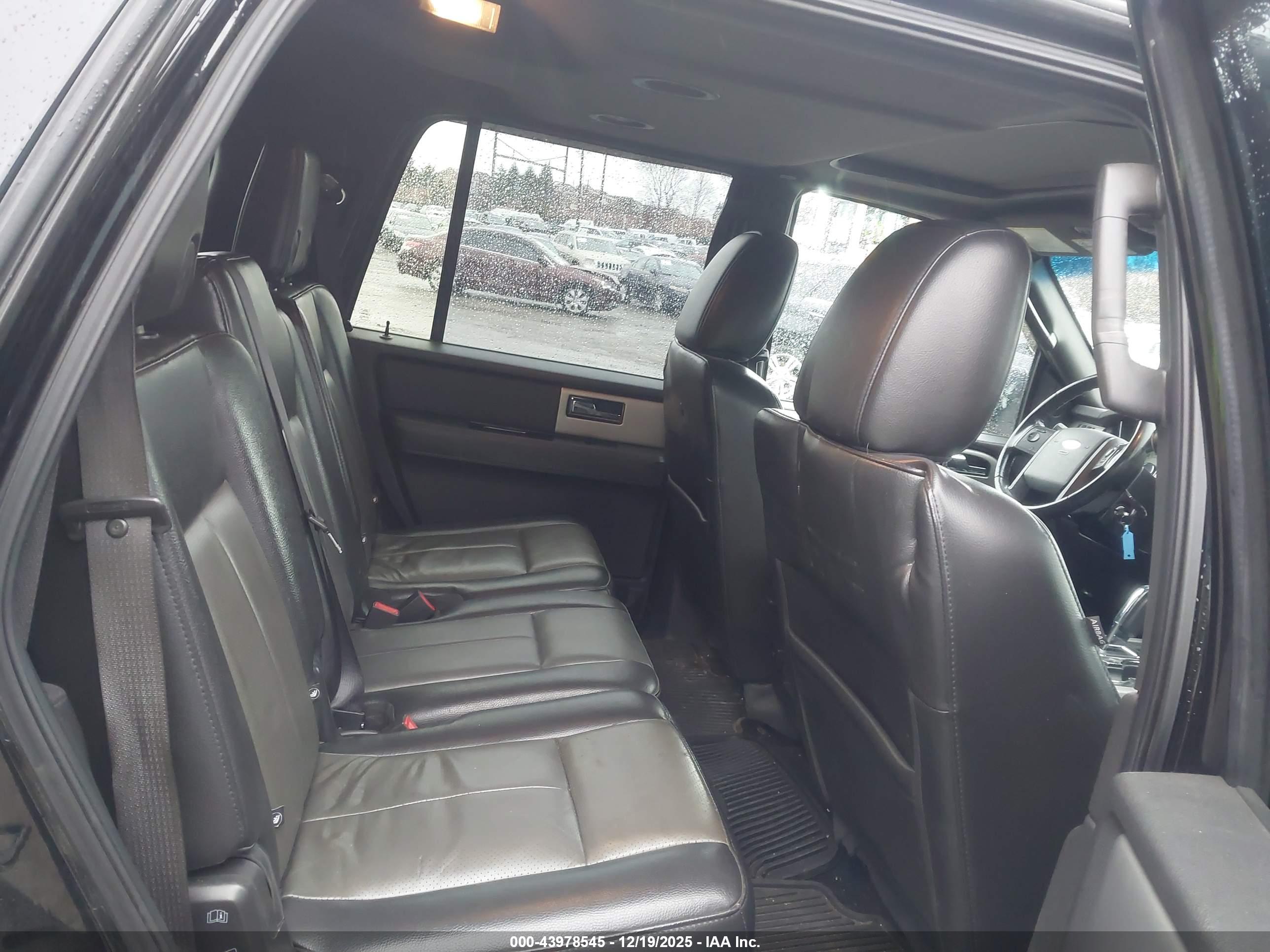 FORD EXPEDITION image 8