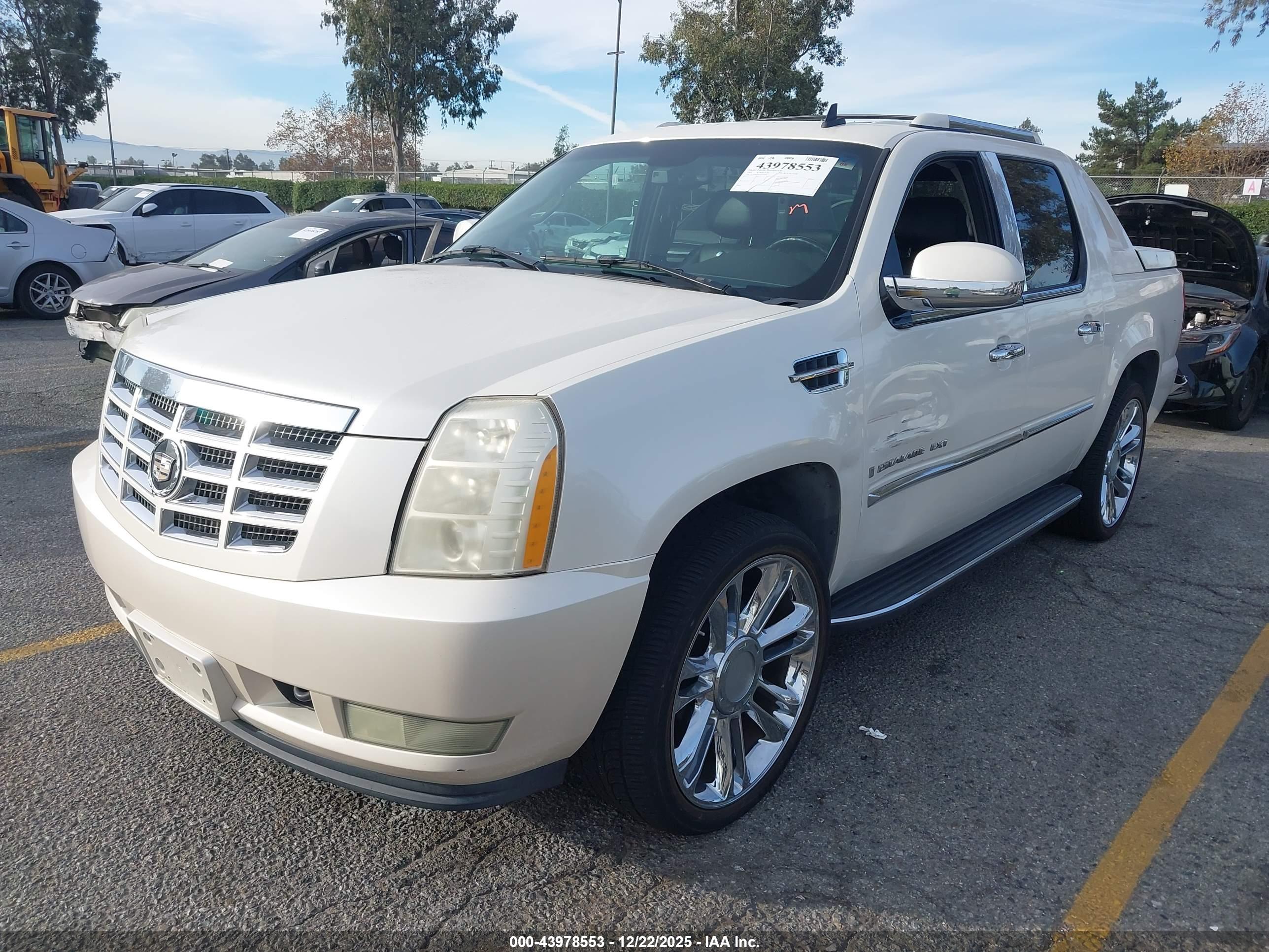 CADILLAC ESCALADE image 2