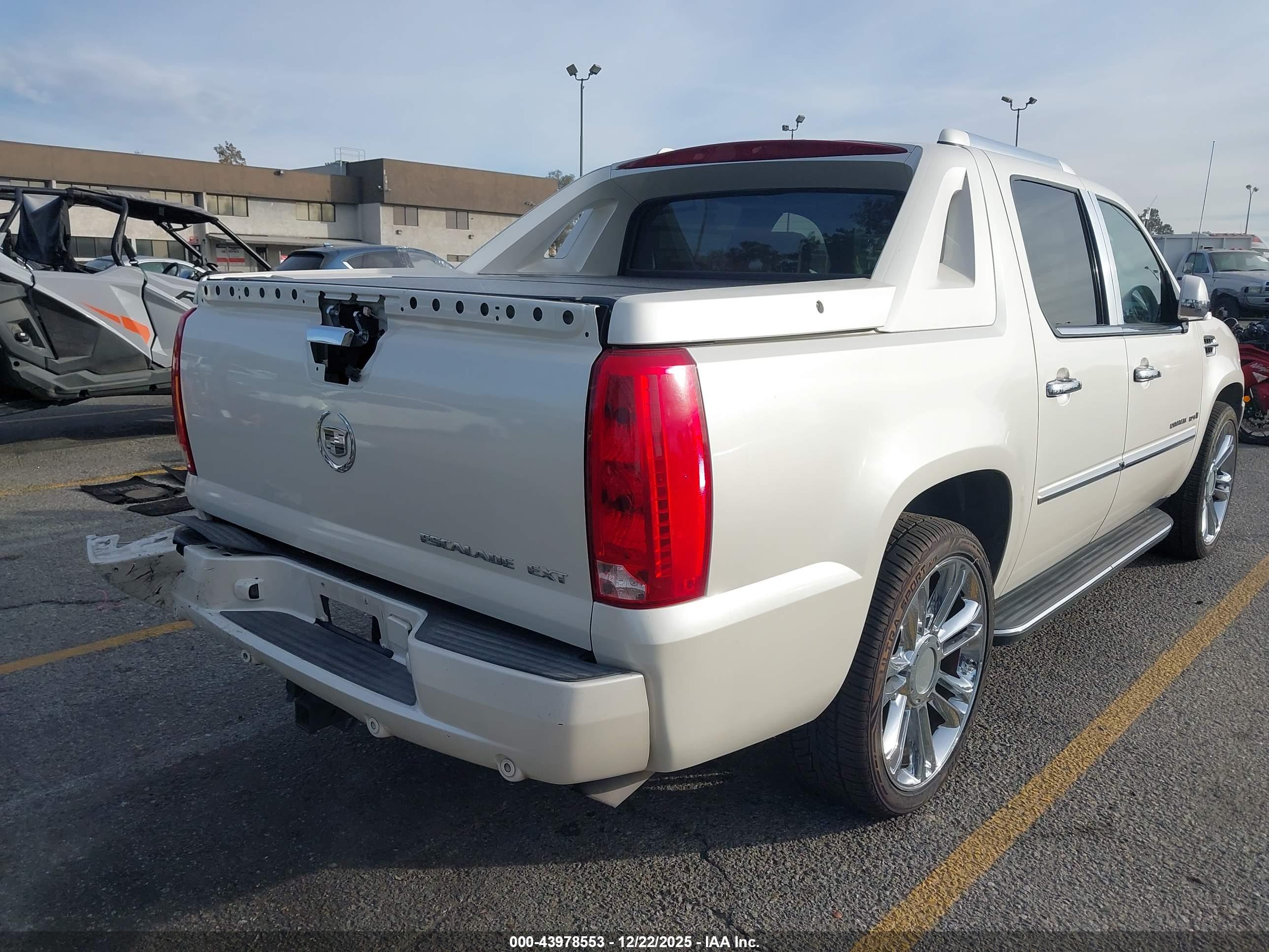 CADILLAC ESCALADE image 4