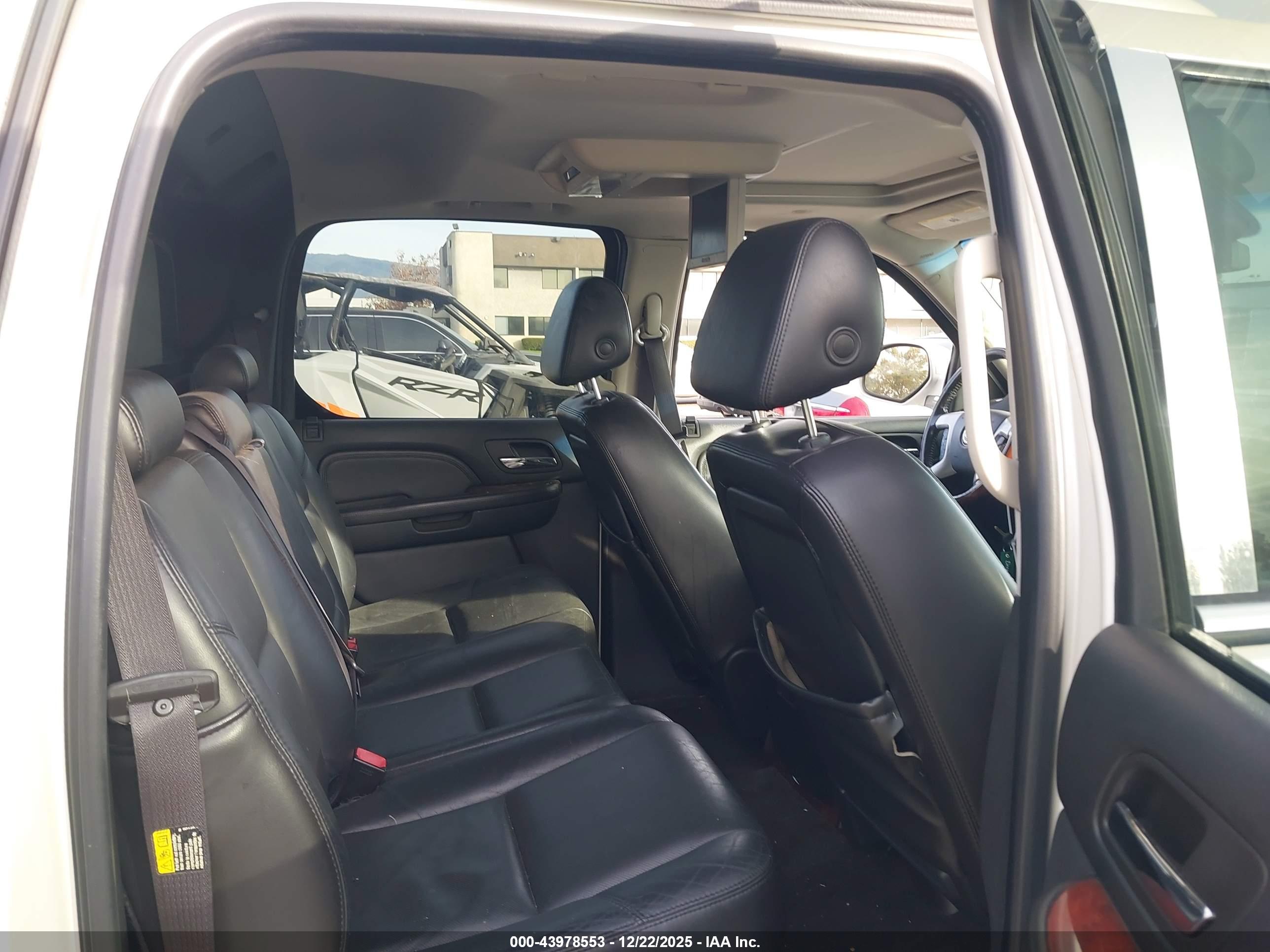 CADILLAC ESCALADE image 8