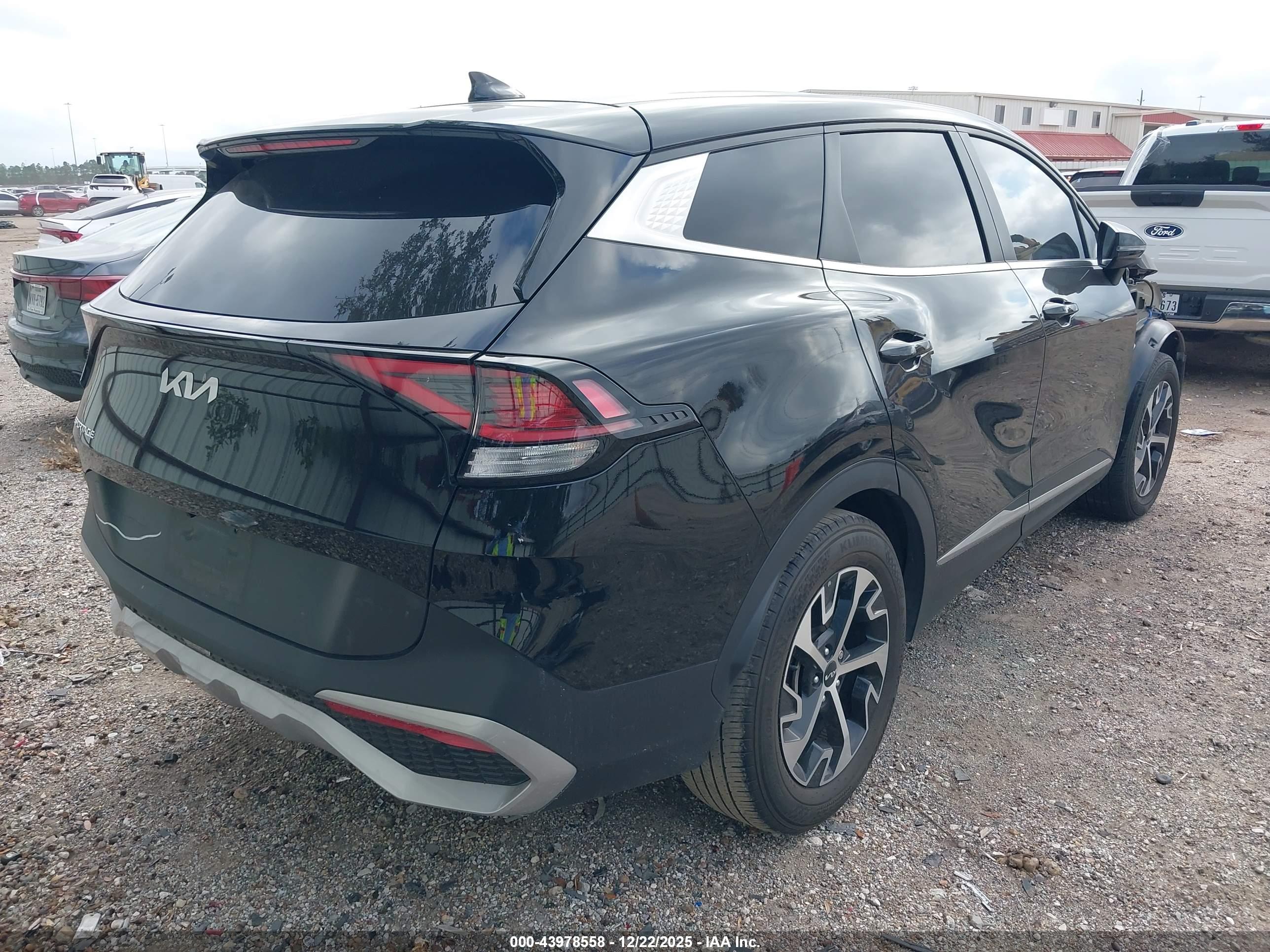 KIA SPORTAGE image 4