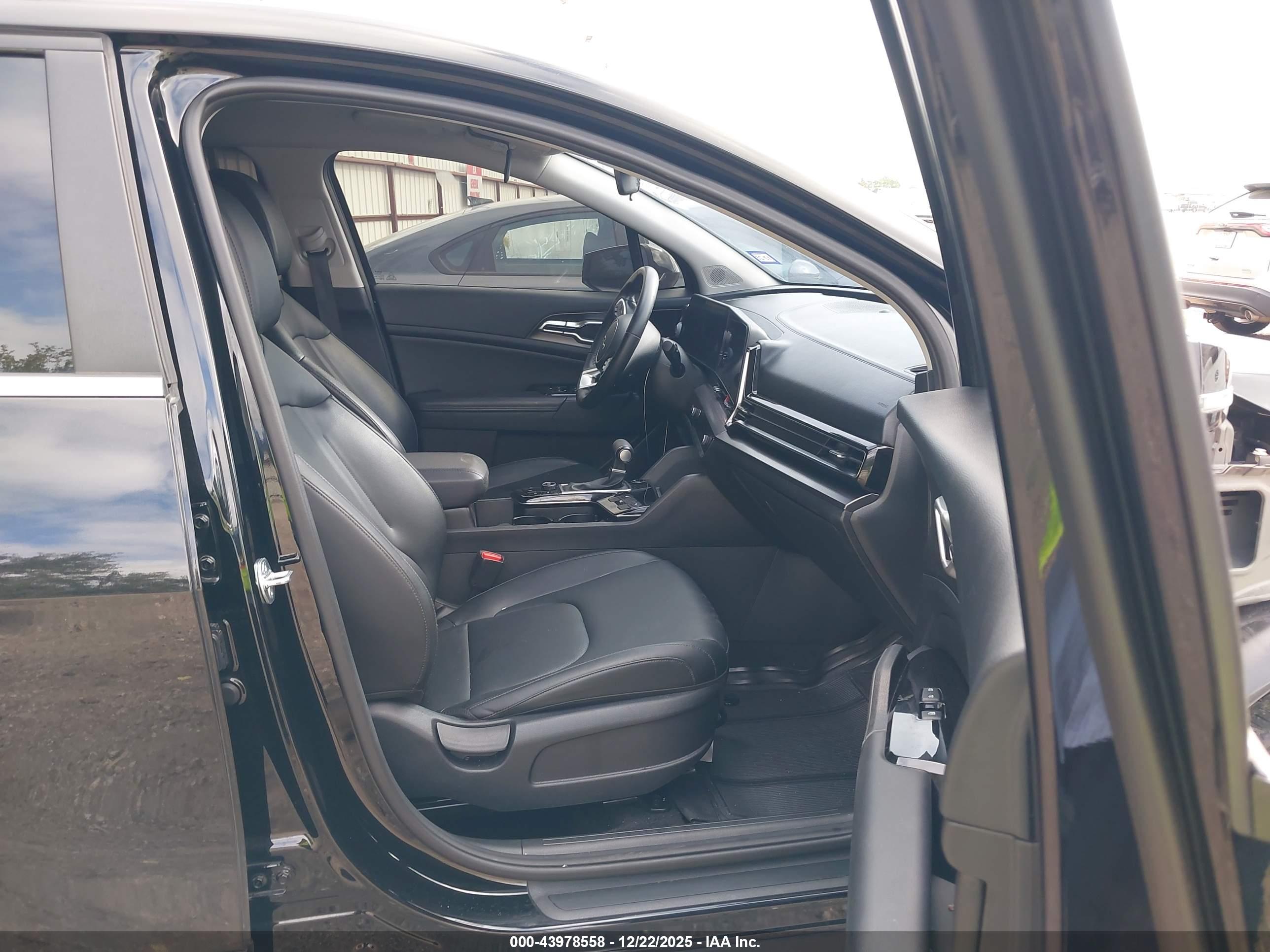 KIA SPORTAGE image 5
