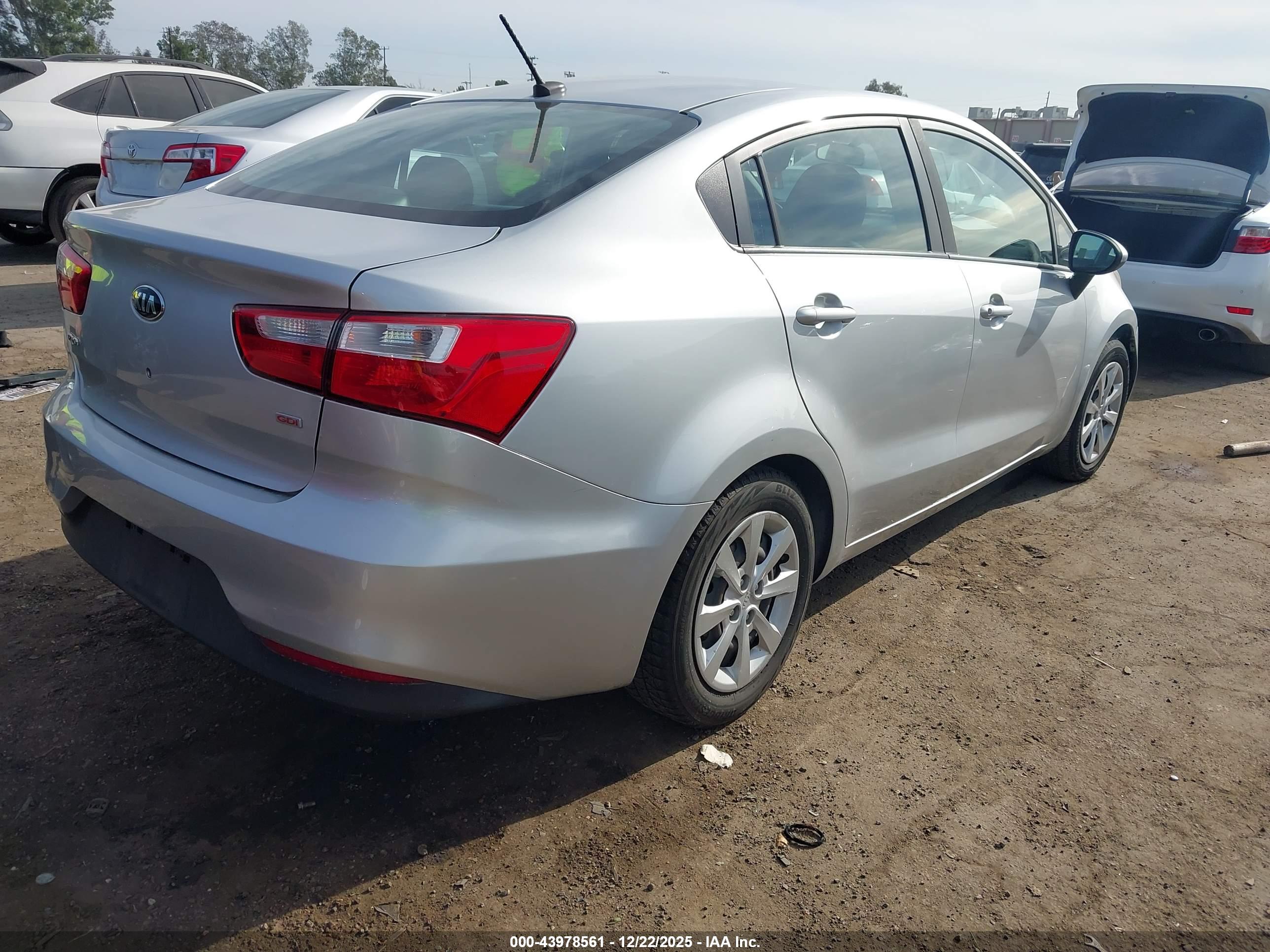 KIA RIO image 4
