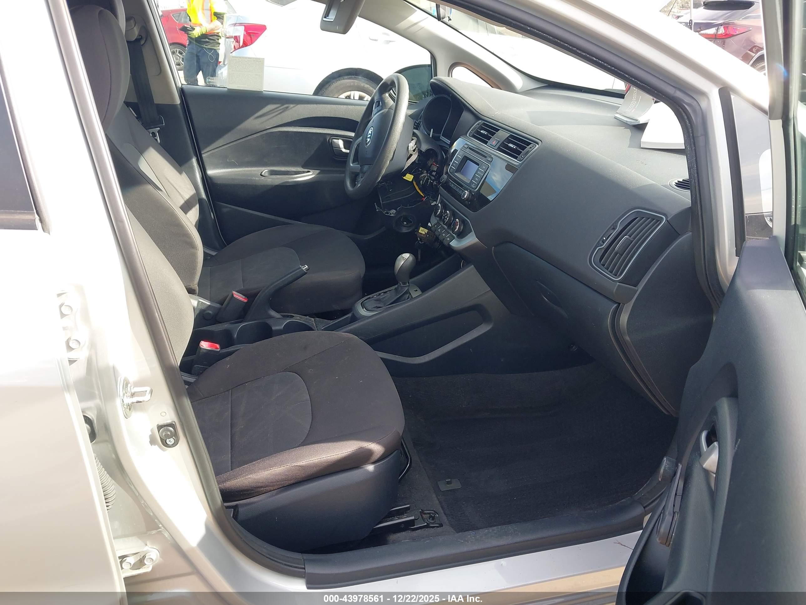 KIA RIO image 5