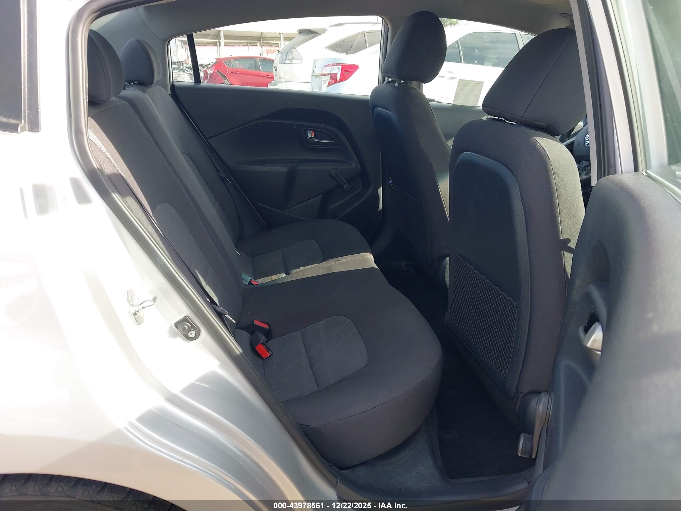 KIA RIO image 8