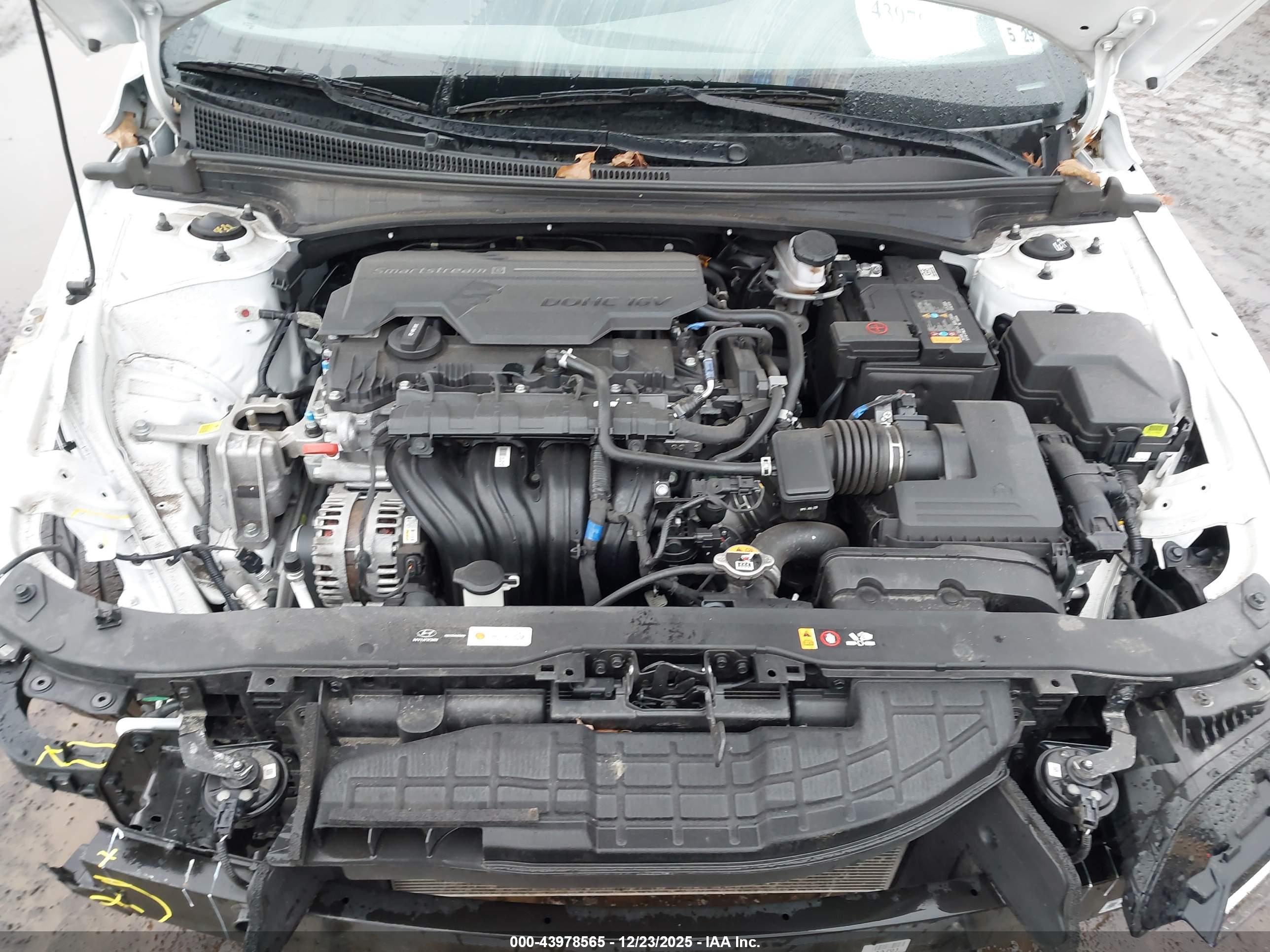 HYUNDAI ELANTRA image 10