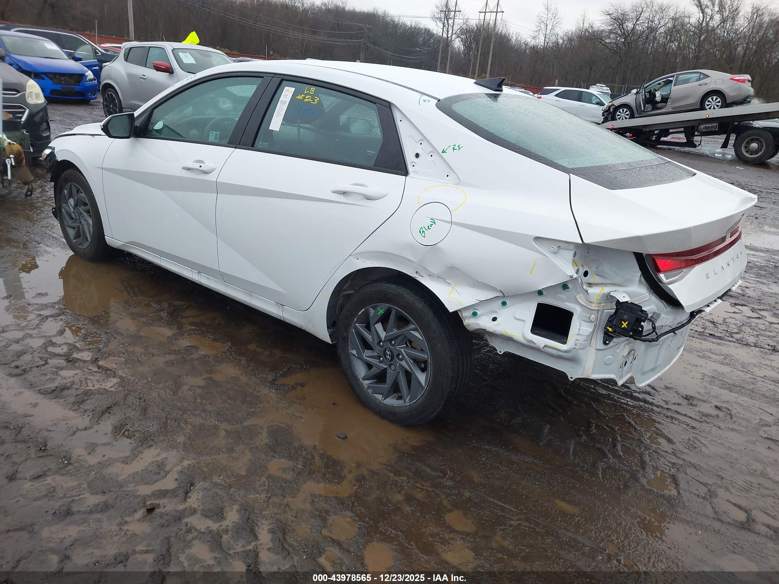 HYUNDAI ELANTRA image 3