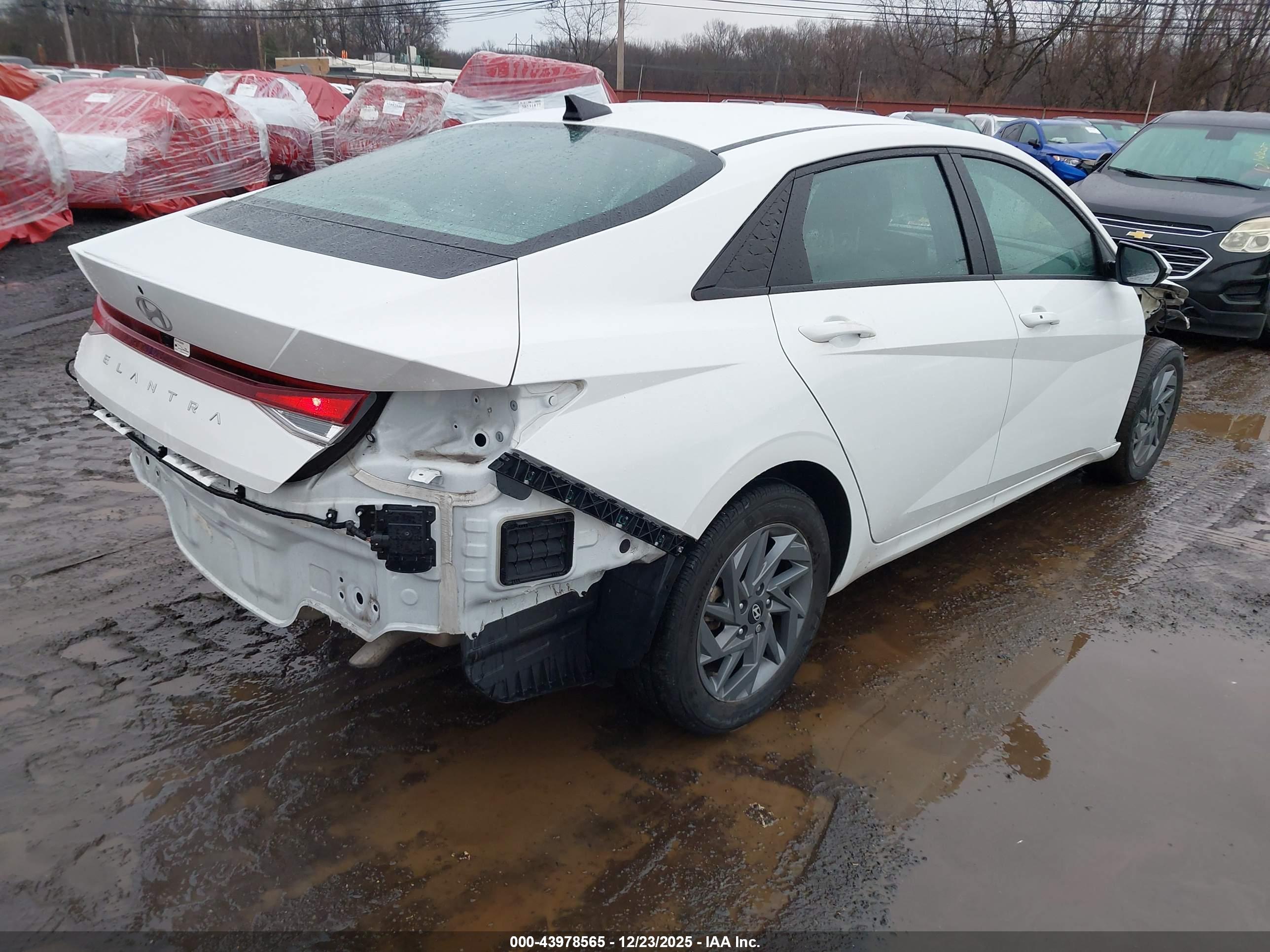 HYUNDAI ELANTRA image 4