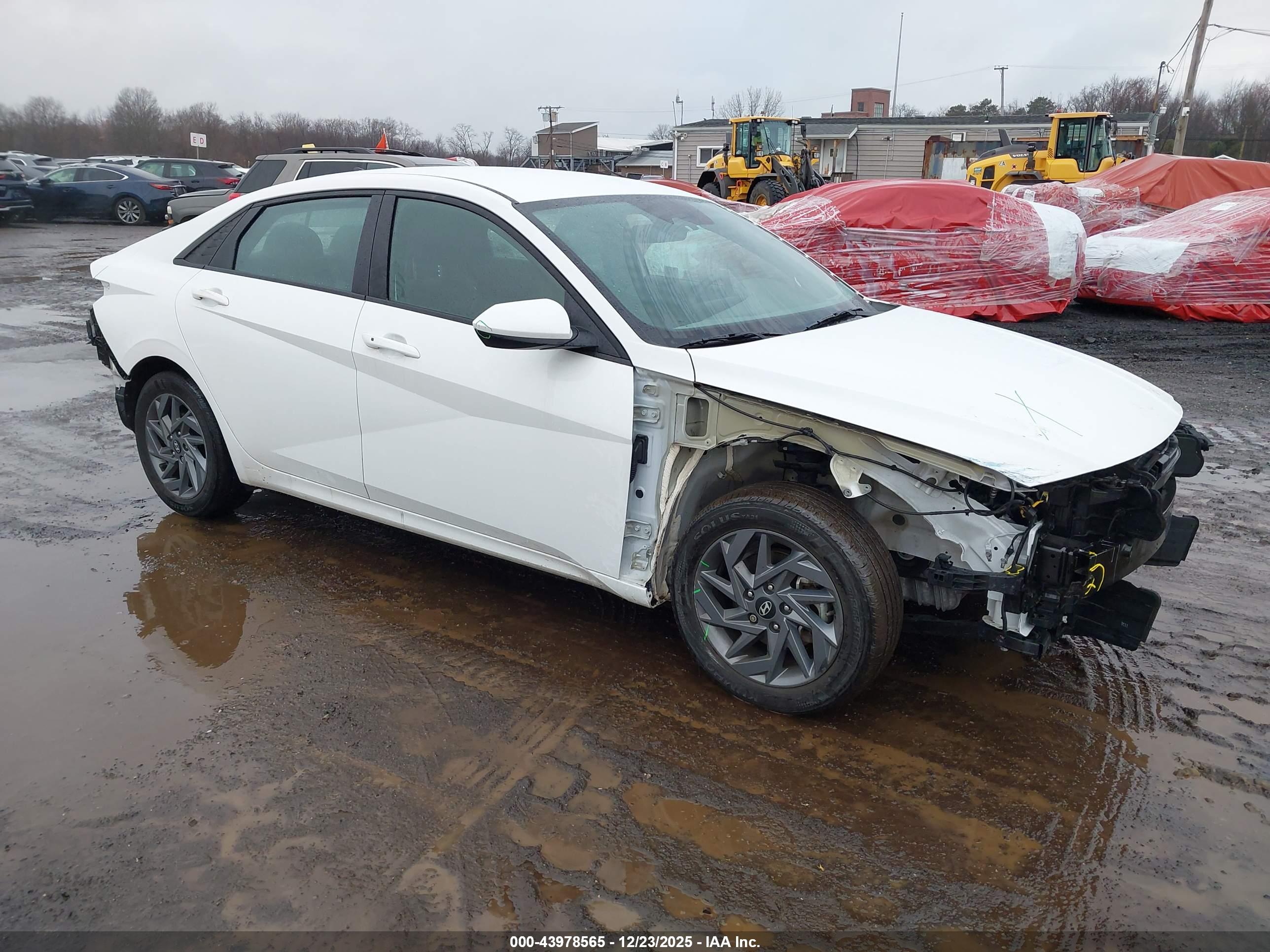 HYUNDAI ELANTRA image 6