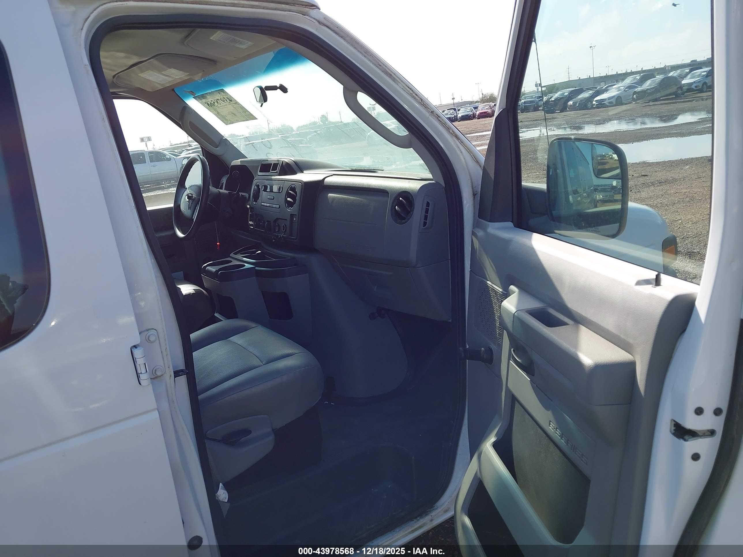 FORD E-350 image 5