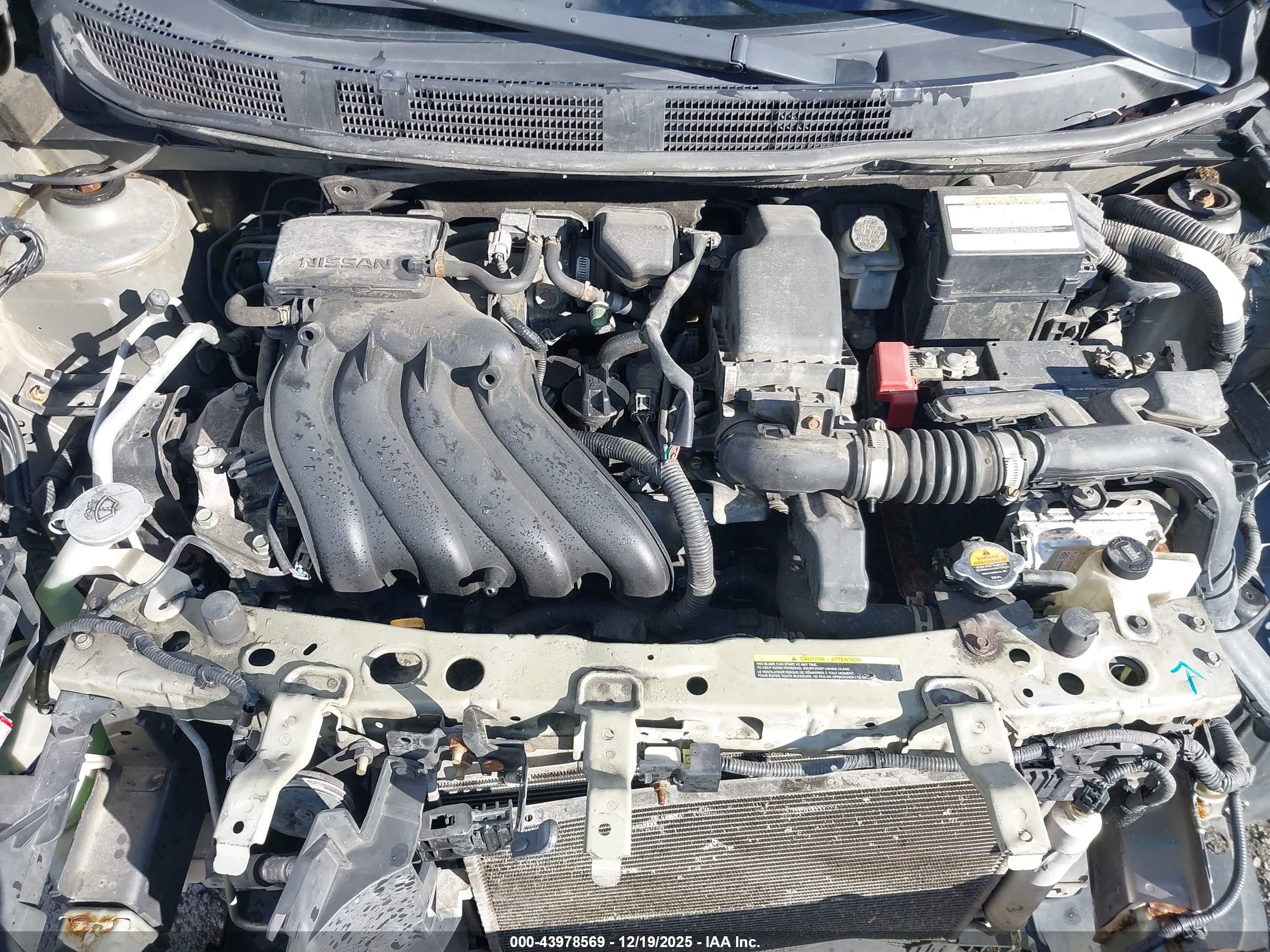 NISSAN VERSA image 10